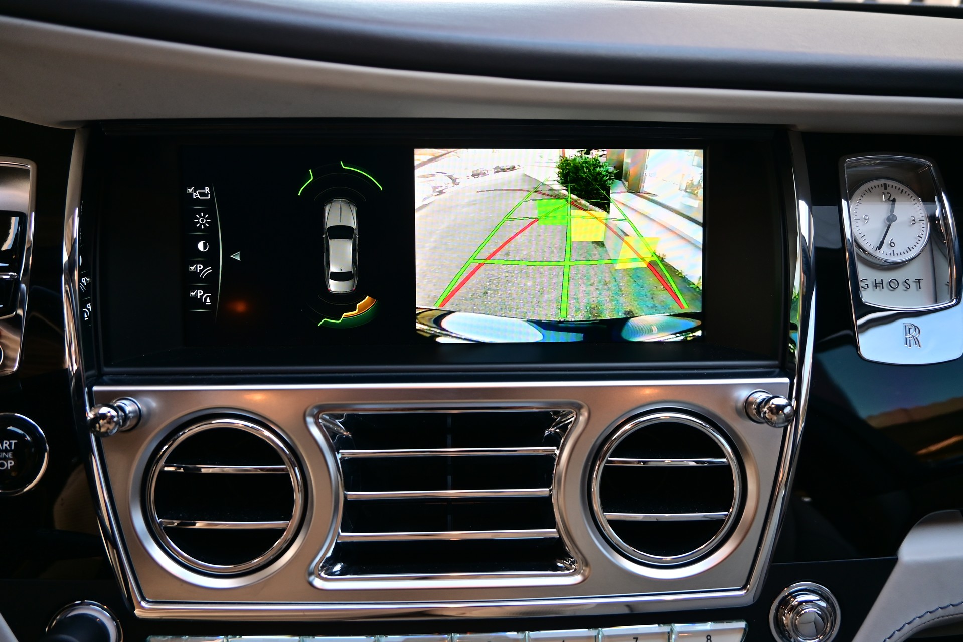 ROLLS-ROYCE Ghost 6.6 V12 *Facelift* HUD*Sternenhimmel*Nightvision*-image-23