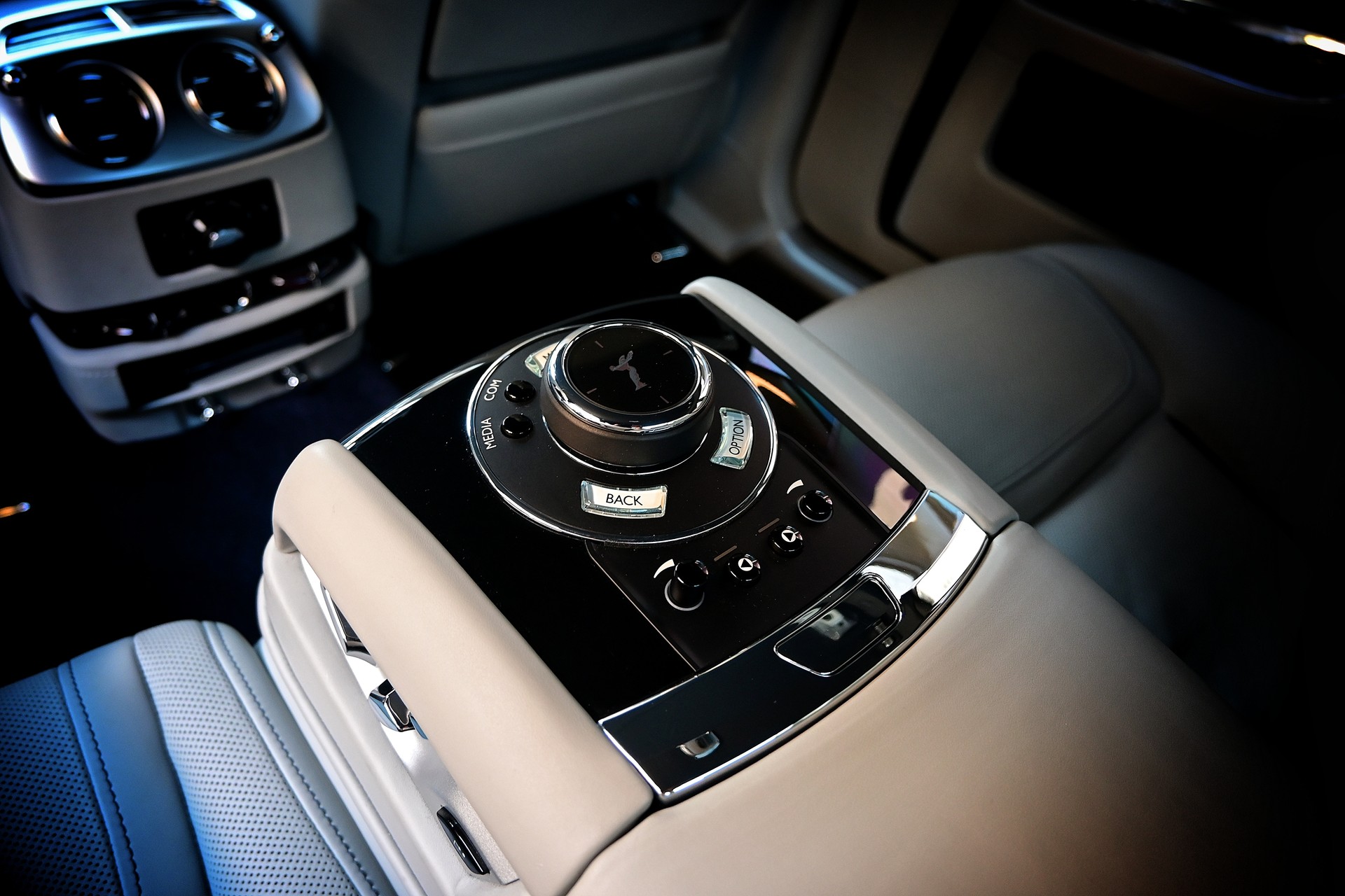 ROLLS-ROYCE Ghost 6.6 V12 *Facelift*-image-26