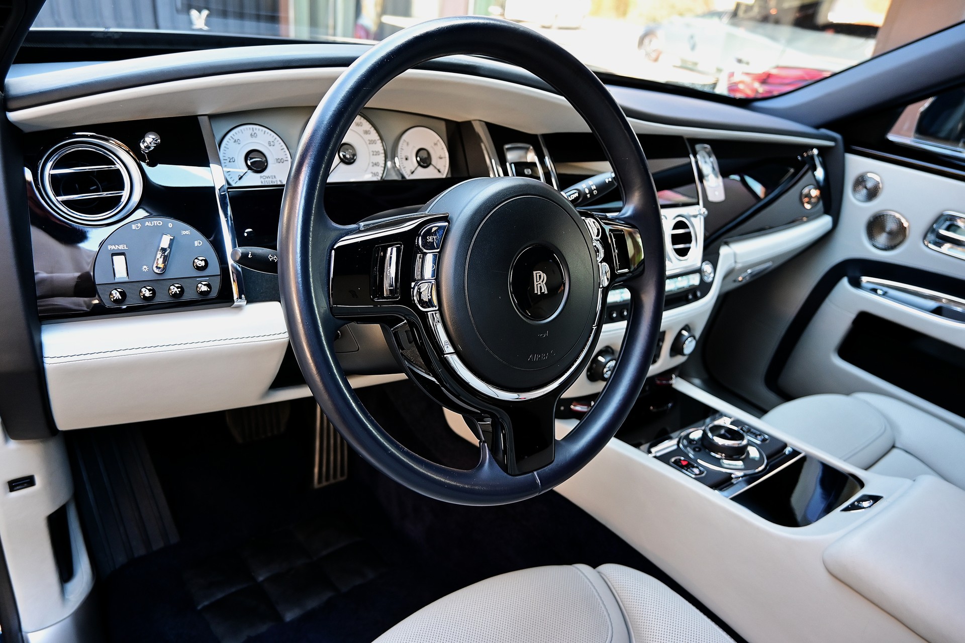 ROLLS-ROYCE Ghost 6.6 V12 *Facelift*-image-12