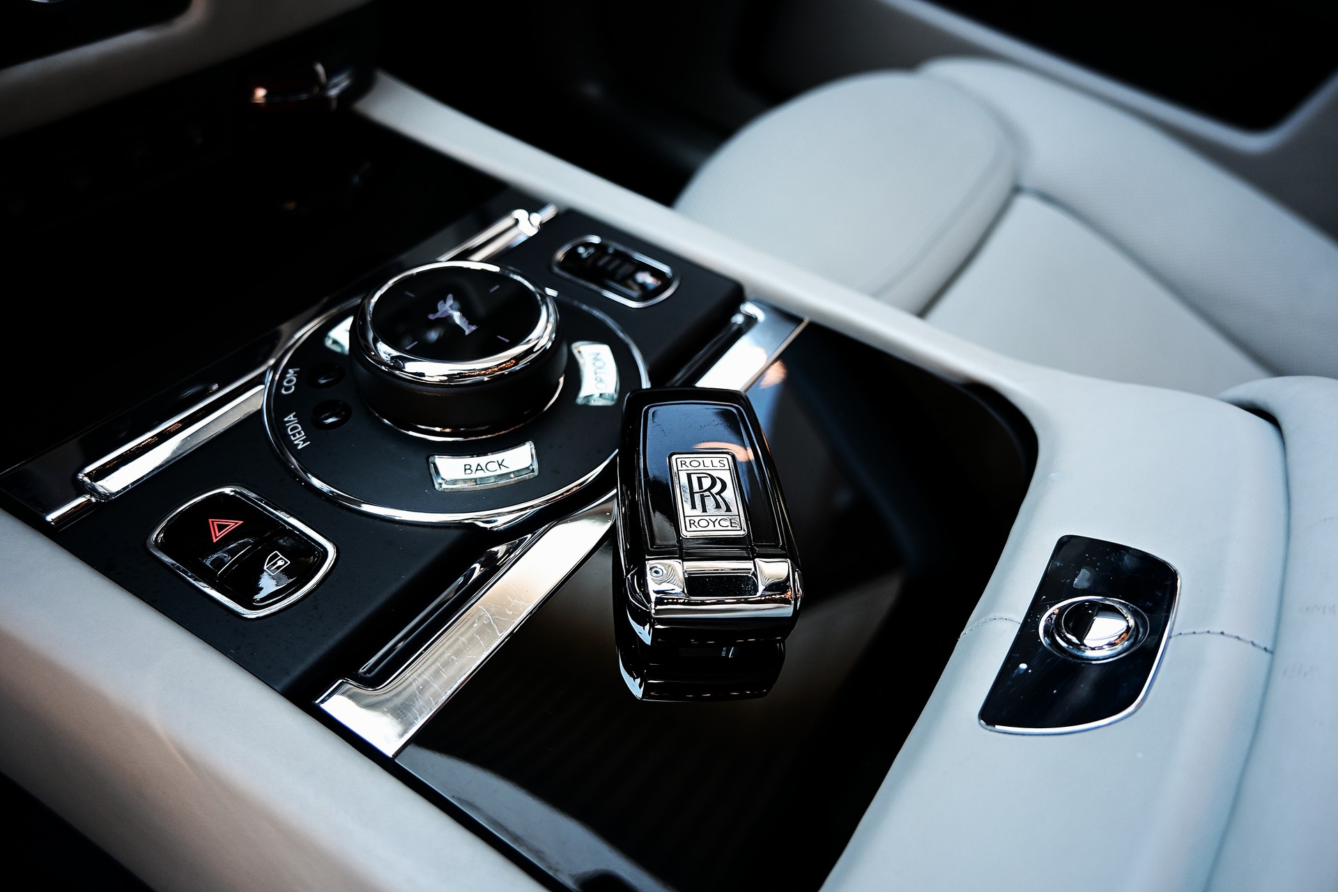 ROLLS-ROYCE Ghost 6.6 V12 *Facelift* HUD*Sternenhimmel*Nightvision*-image-17