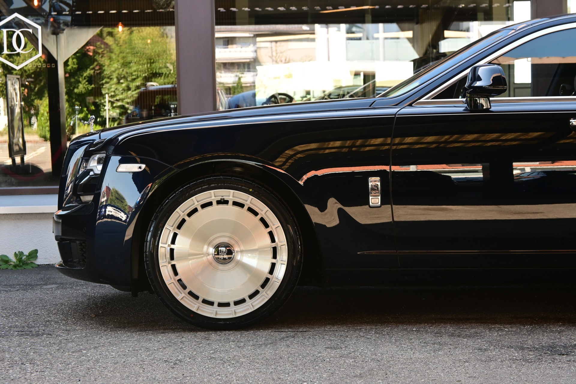 ROLLS-ROYCE Ghost 6.6 V12 *Facelift* HUD*Sternenhimmel*Nightvision*-image-4
