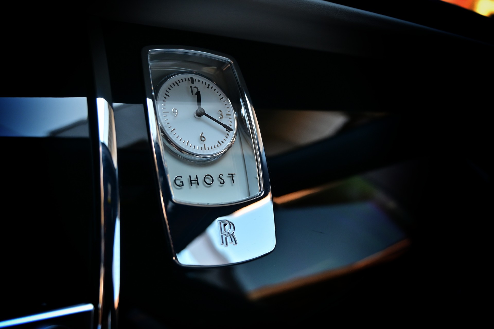 ROLLS-ROYCE Ghost 6.6 V12 *Facelift* HUD*Sternenhimmel*Nightvision*-image-18