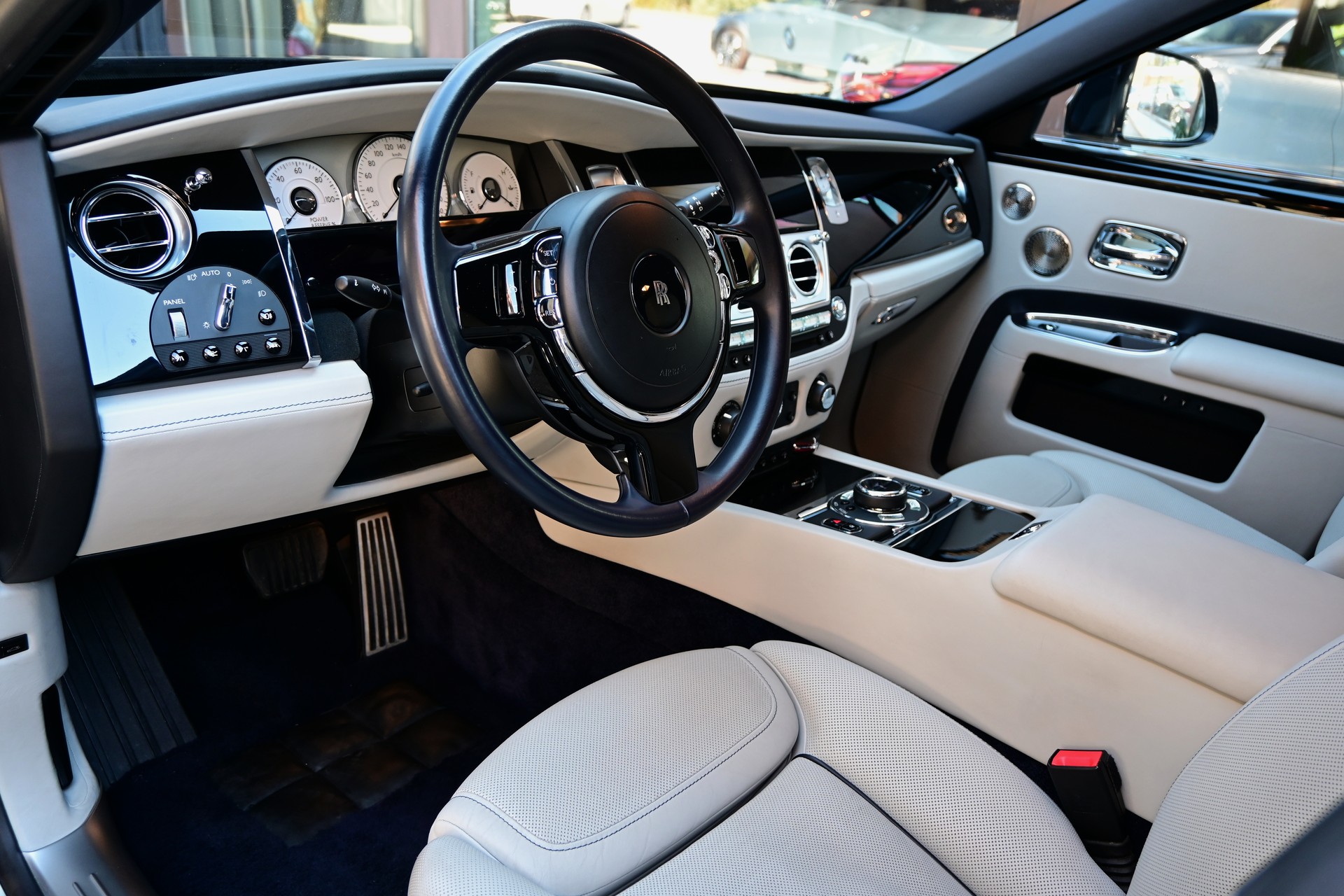 ROLLS-ROYCE Ghost 6.6 V12 *Facelift* HUD*Sternenhimmel*Nightvision*-image-10