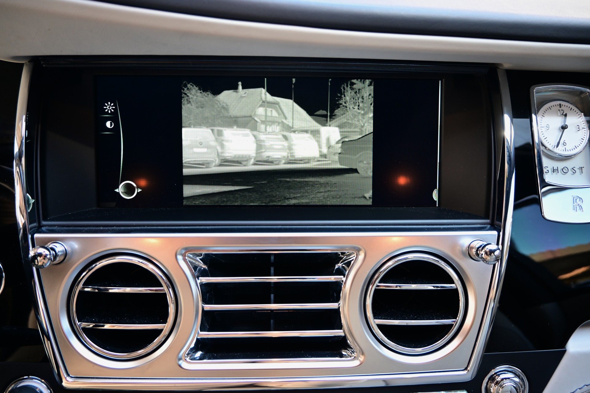 ROLLS-ROYCE Ghost 6.6 V12 *Facelift* HUD*Sternenhimmel*Nightvision*-image-21