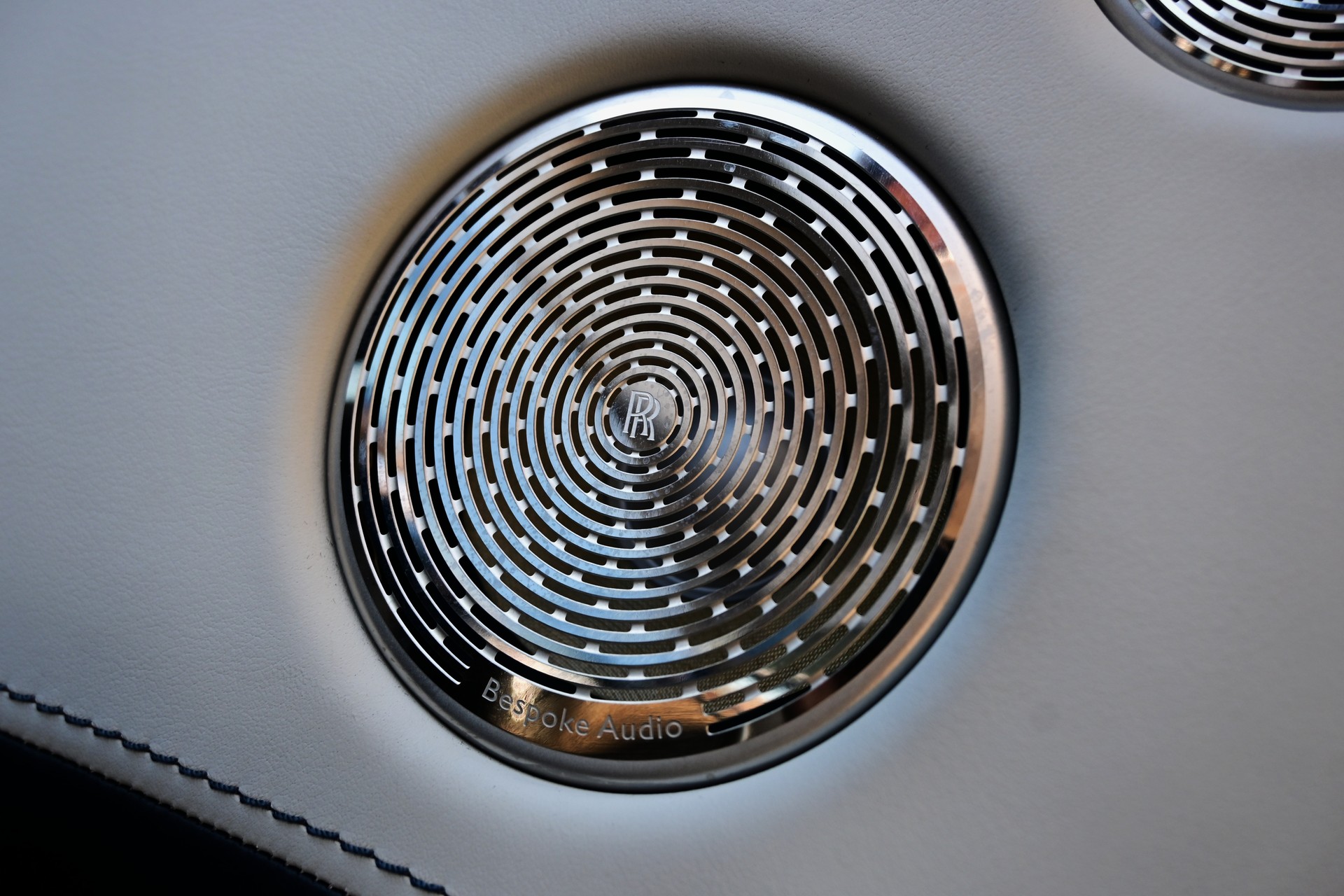 ROLLS-ROYCE Ghost 6.6 V12 *Facelift* HUD*Sternenhimmel*Nightvision*-image-28