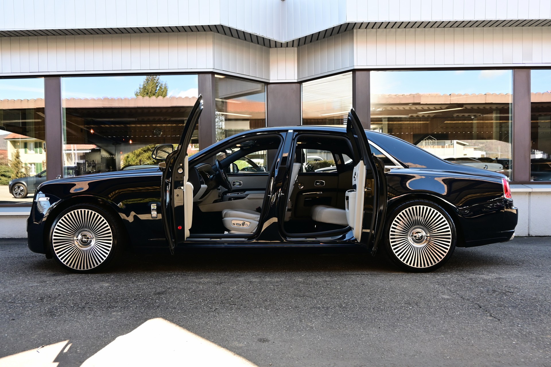 ROLLS-ROYCE Ghost 6.6 V12 *Facelift*-image-11