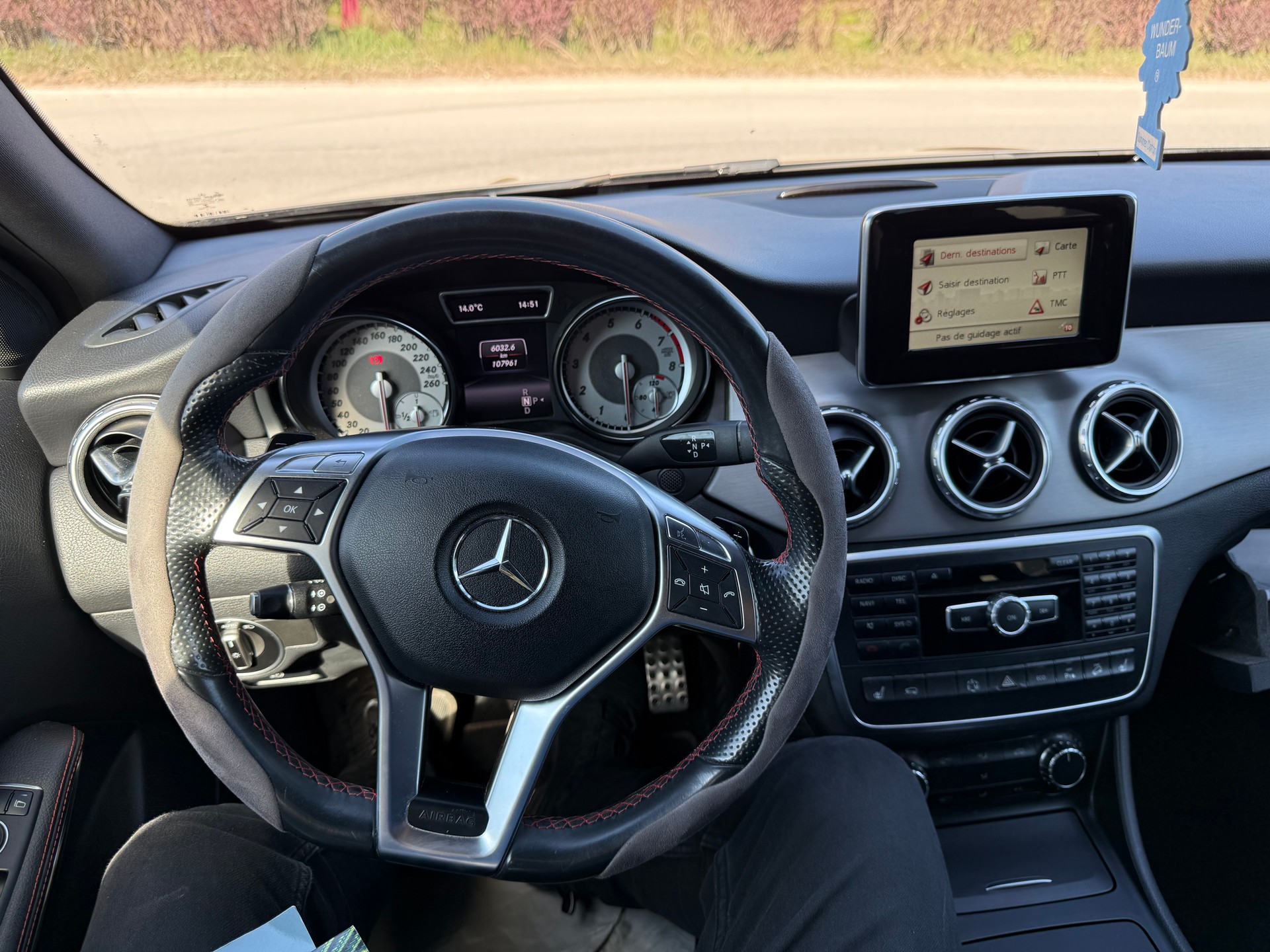 MERCEDES-BENZ GLA 250 4Matic 7G-DCT-image-13