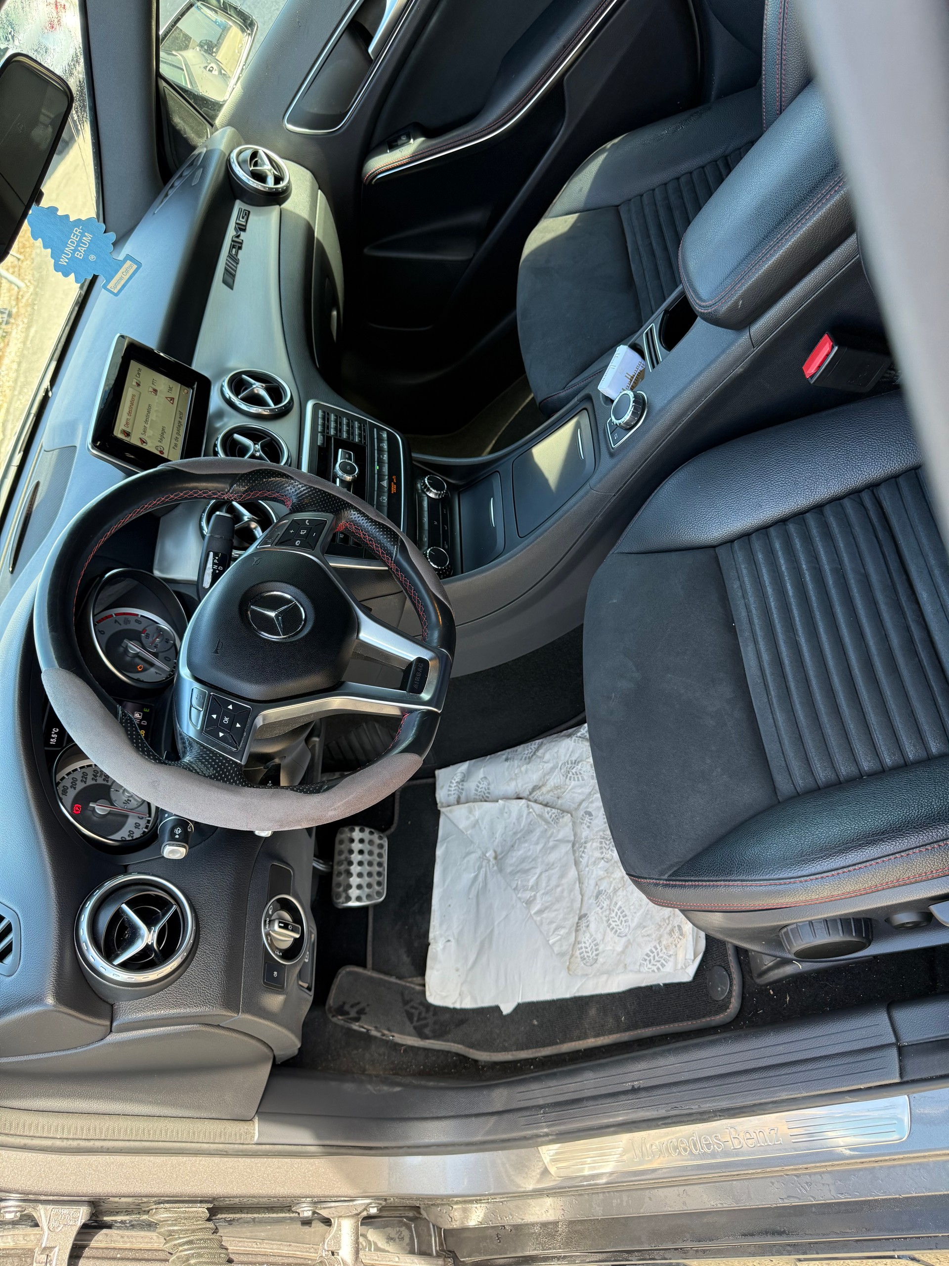 MERCEDES-BENZ GLA 250 4Matic 7G-DCT-image-10