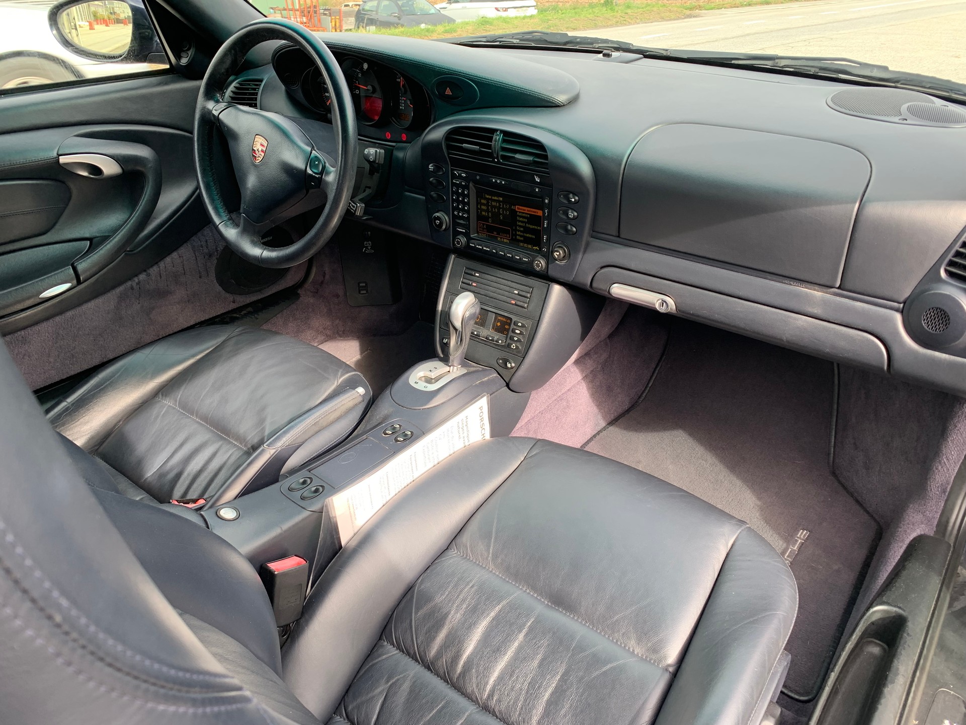 PORSCHE 911 Carrera coupé-image-14