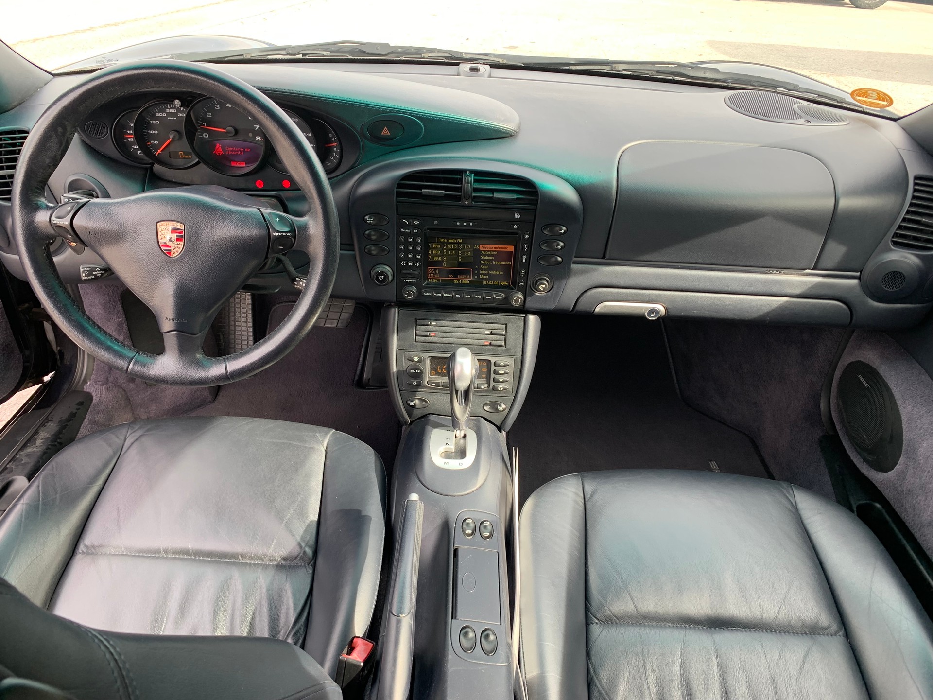 PORSCHE 911 Carrera coupé-image-18
