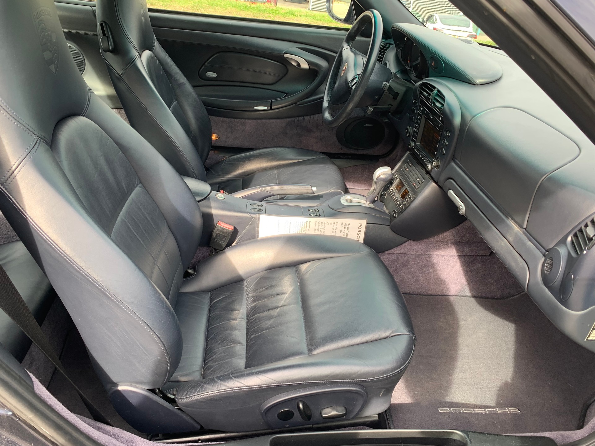 PORSCHE 911 Carrera coupé-image-13
