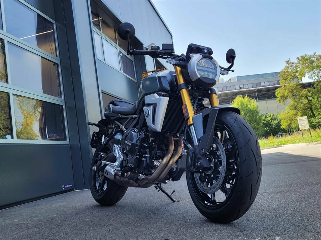 SUZUKI GSX 8T