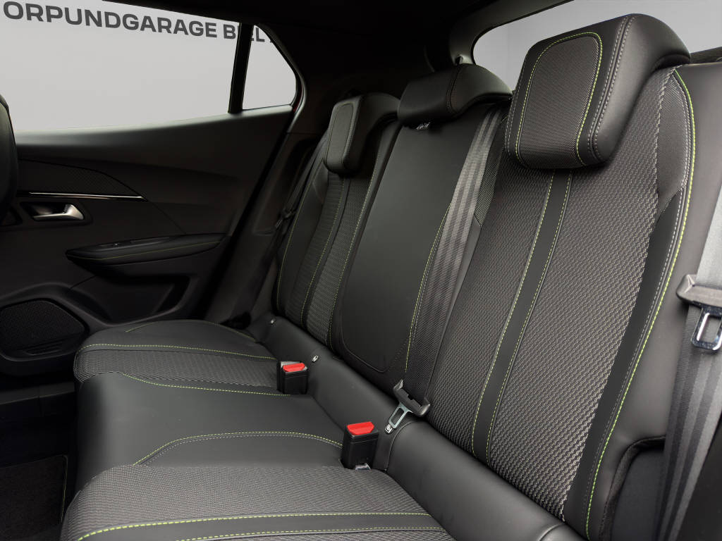 PEUGEOT 2008 1.2 Hybrid 145 GT-image-6