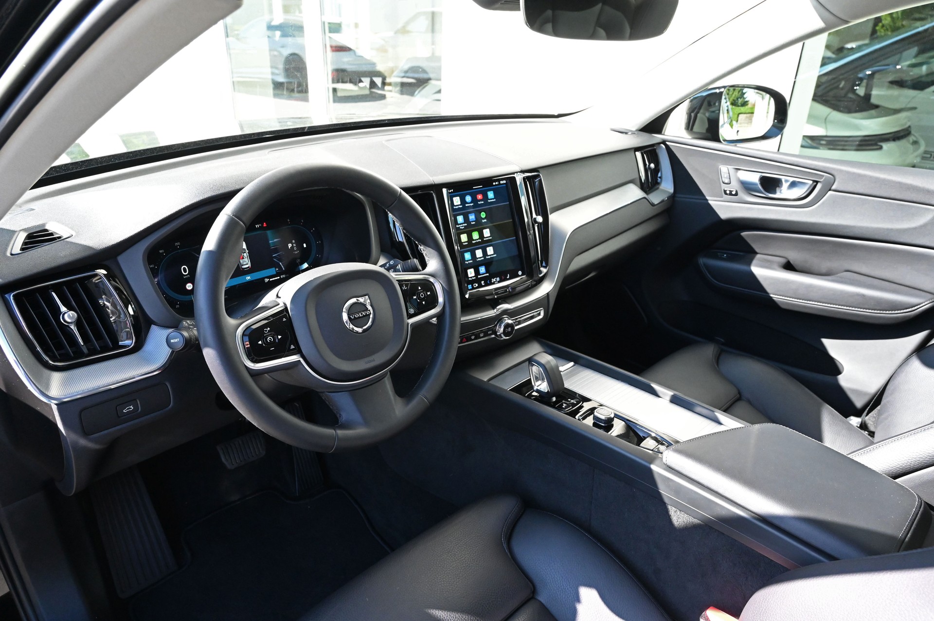 VOLVO XC60 B4 Diesel Mild Hybrid AWD Plus Dark Geartronic-image-10