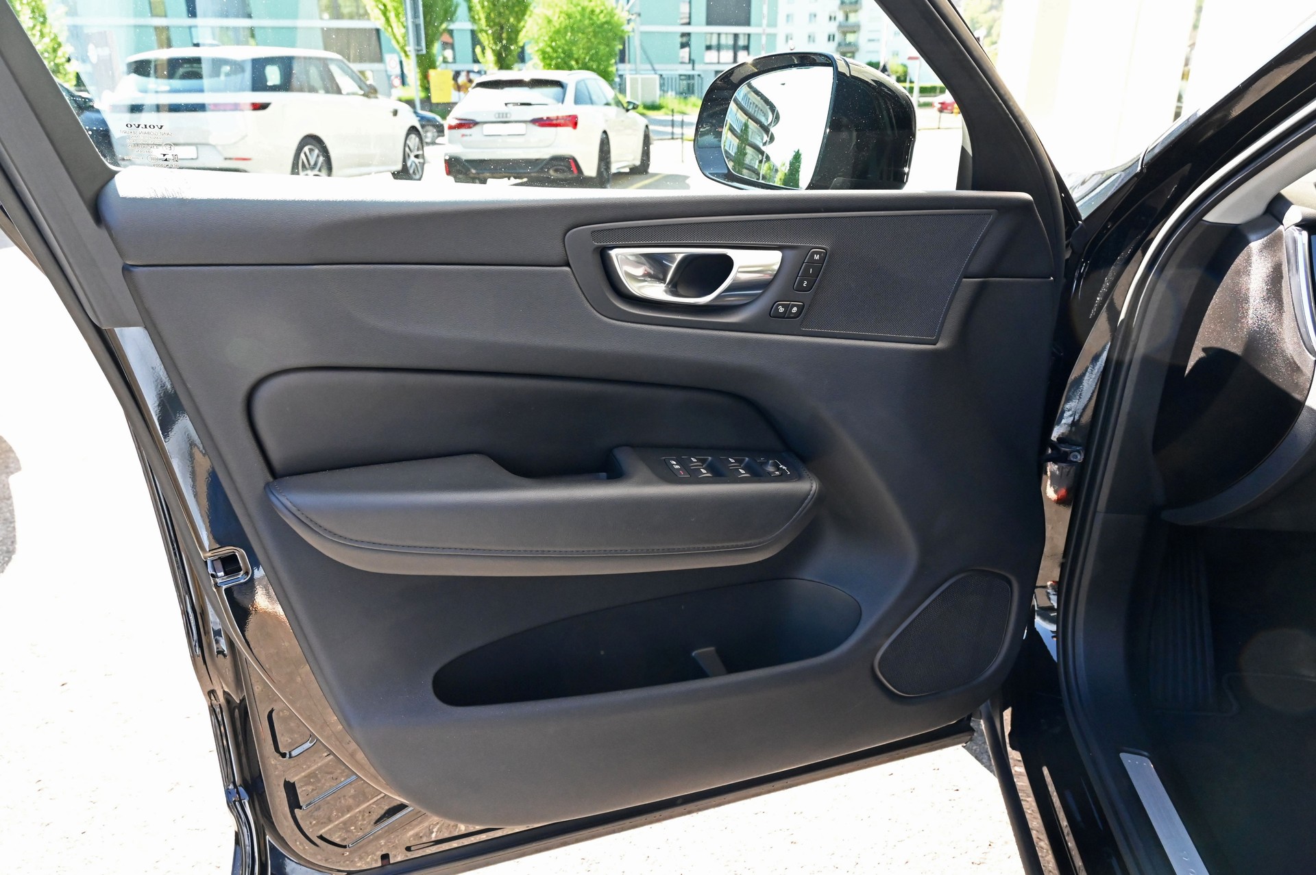 VOLVO XC60 B4 Diesel Mild Hybrid AWD Plus Dark Geartronic-image-15