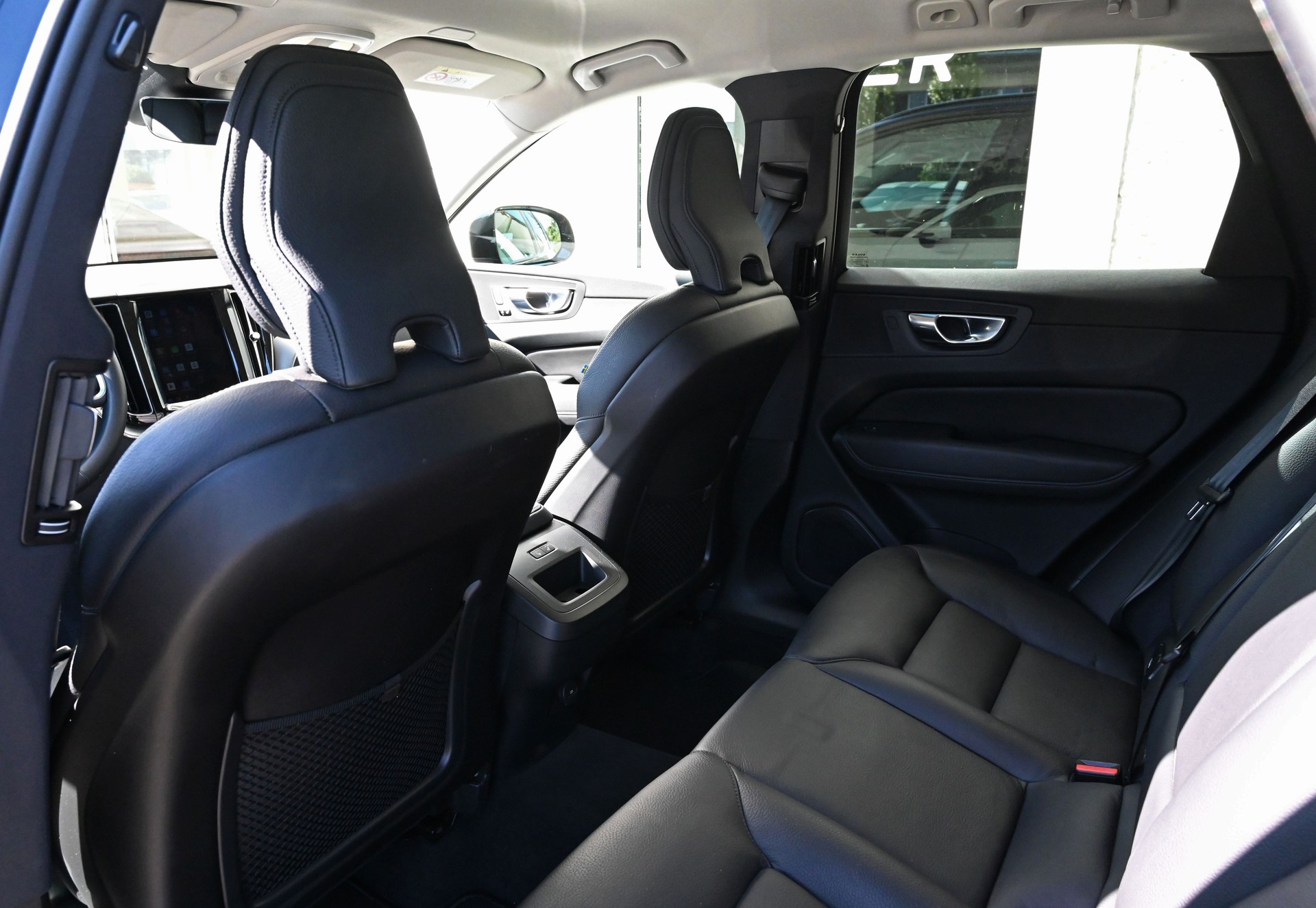 VOLVO XC60 B4 Diesel Mild Hybrid AWD Plus Dark Geartronic-image-16