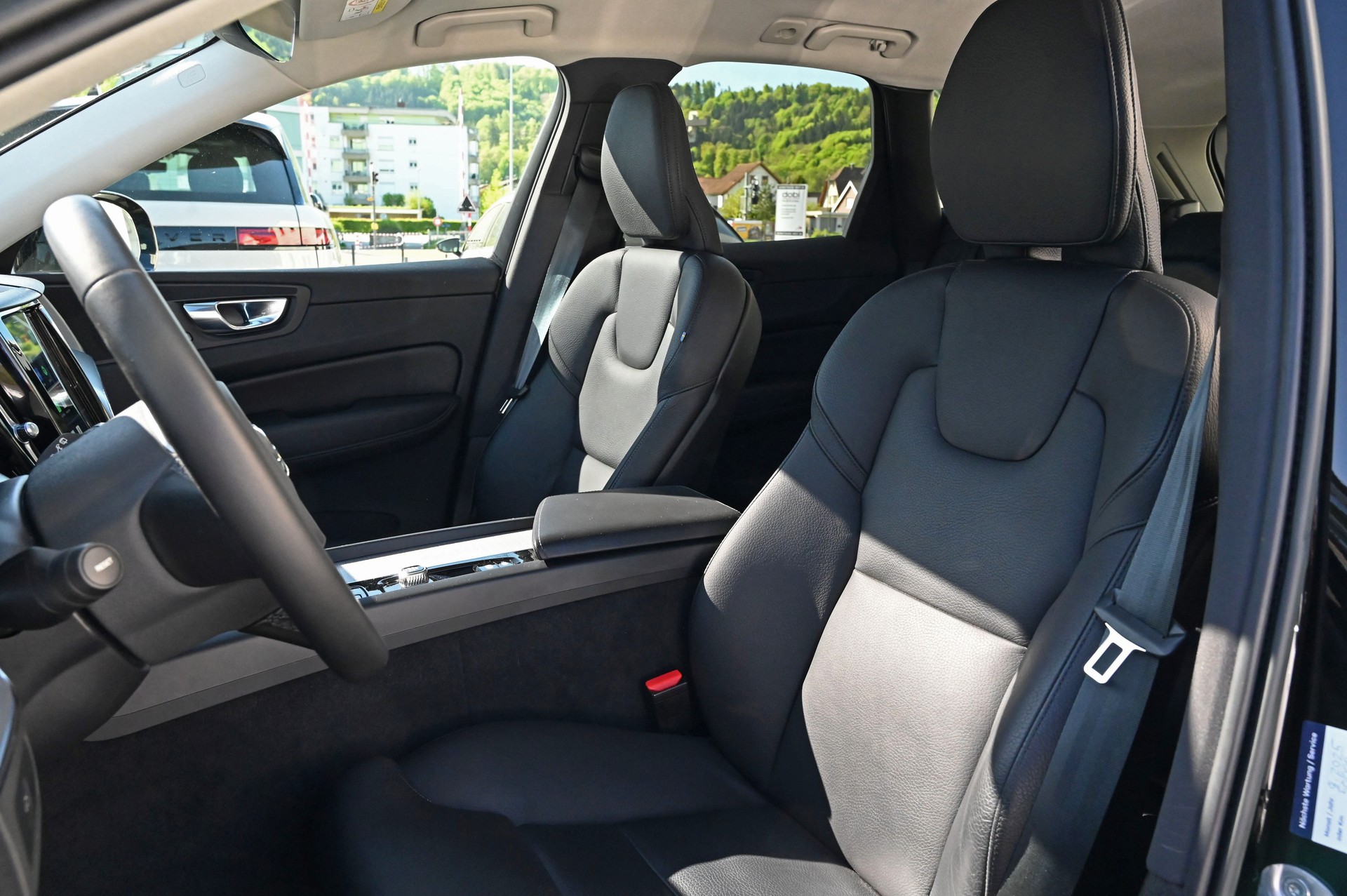VOLVO XC60 B4 Diesel Mild Hybrid AWD Plus Dark Geartronic-image-11
