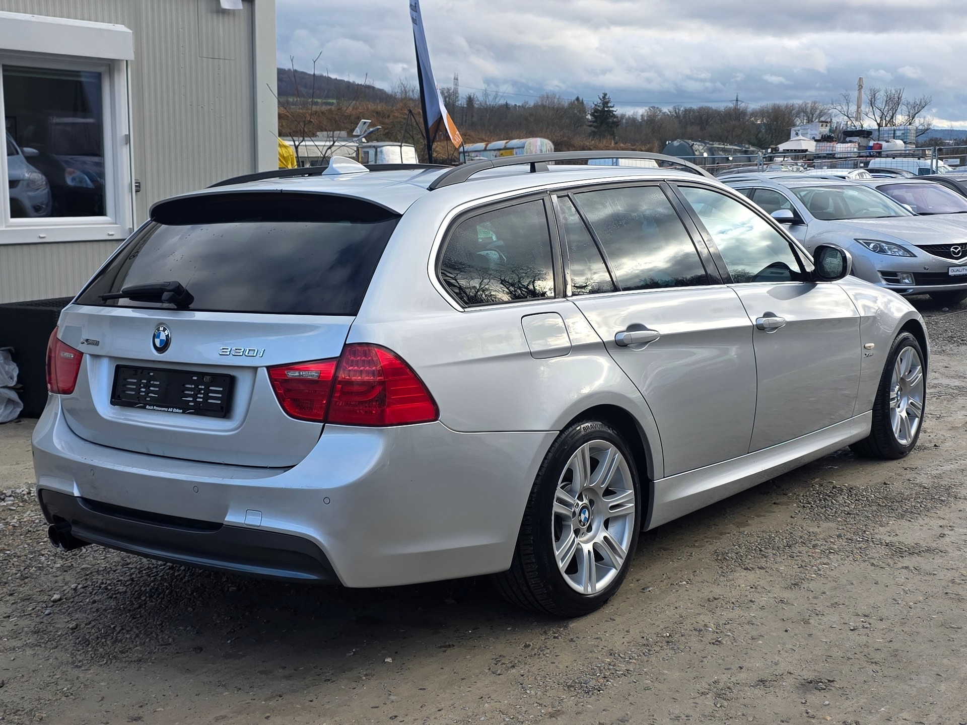 BMW 330i xDrive Touring Steptronic / M-Paket / Frisch ab MFK / Frisch ab Service / Garantie / Lieferung Inklusive-image-5