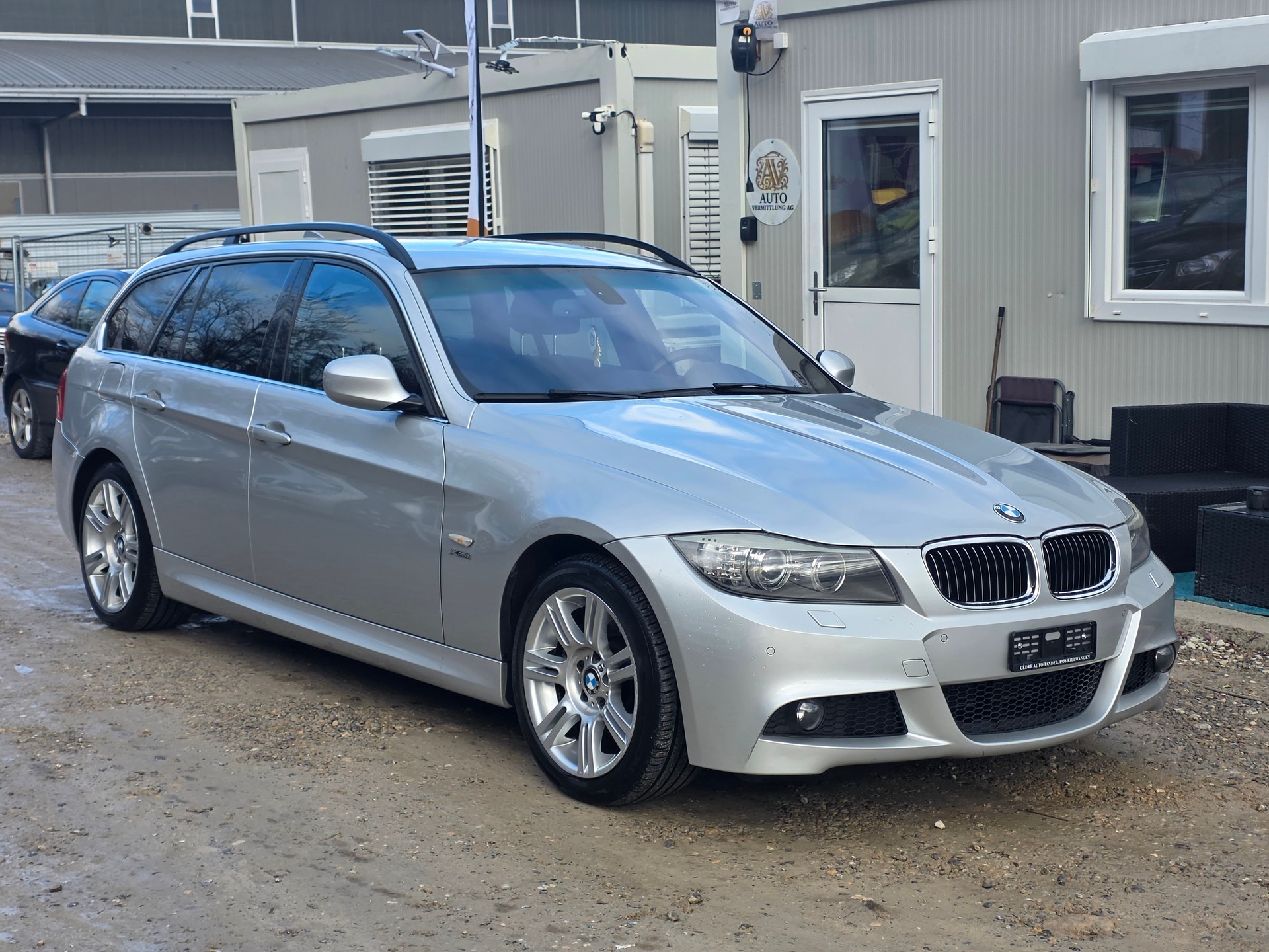 BMW 330i xDrive Touring Steptronic / M-Paket / Frisch ab MFK / Frisch ab Service / Garantie / Lieferung Inklusive-image-7