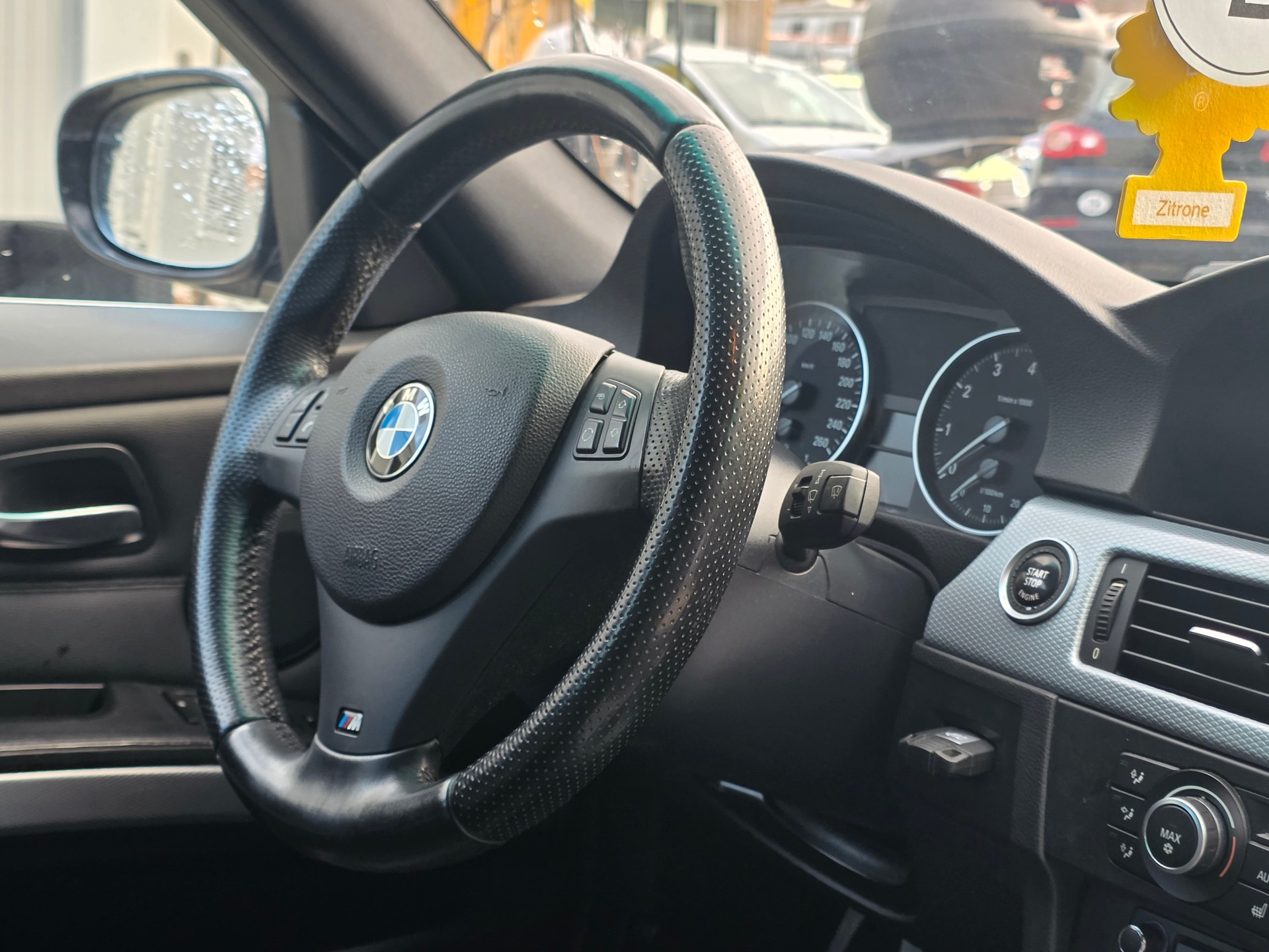 BMW 330i xDrive Touring Steptronic / M-Paket / Frisch ab MFK / Frisch ab Service / Garantie / Lieferung Inklusive-image-10