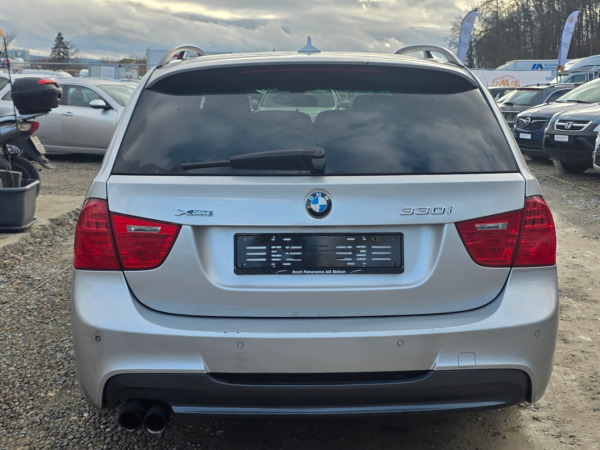 BMW 330i xDrive Touring Steptronic / M-Paket / Frisch ab MFK / Frisch ab Service / Garantie / Lieferung Inklusive-showroom-element-3