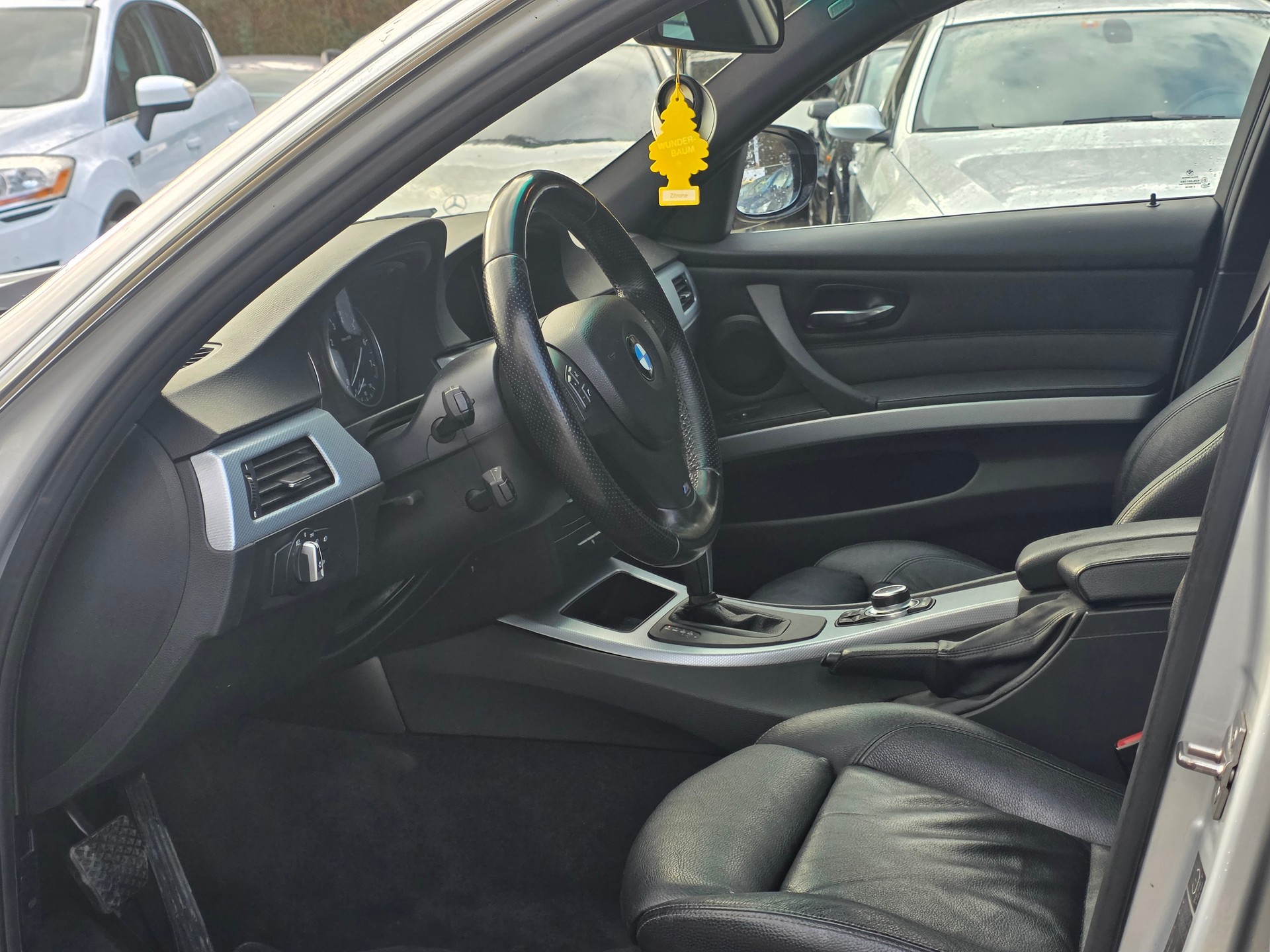 BMW 330i xDrive Touring Steptronic / M-Paket / Frisch ab MFK / Frisch ab Service / Garantie / Lieferung Inklusive-image-9