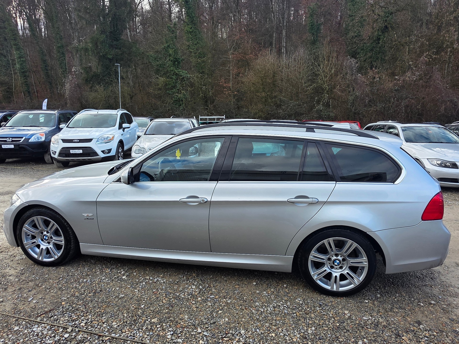 BMW 330i xDrive Touring Steptronic / M-Paket / Frisch ab MFK / Frisch ab Service / Garantie / Lieferung Inklusive-showroom-element-1