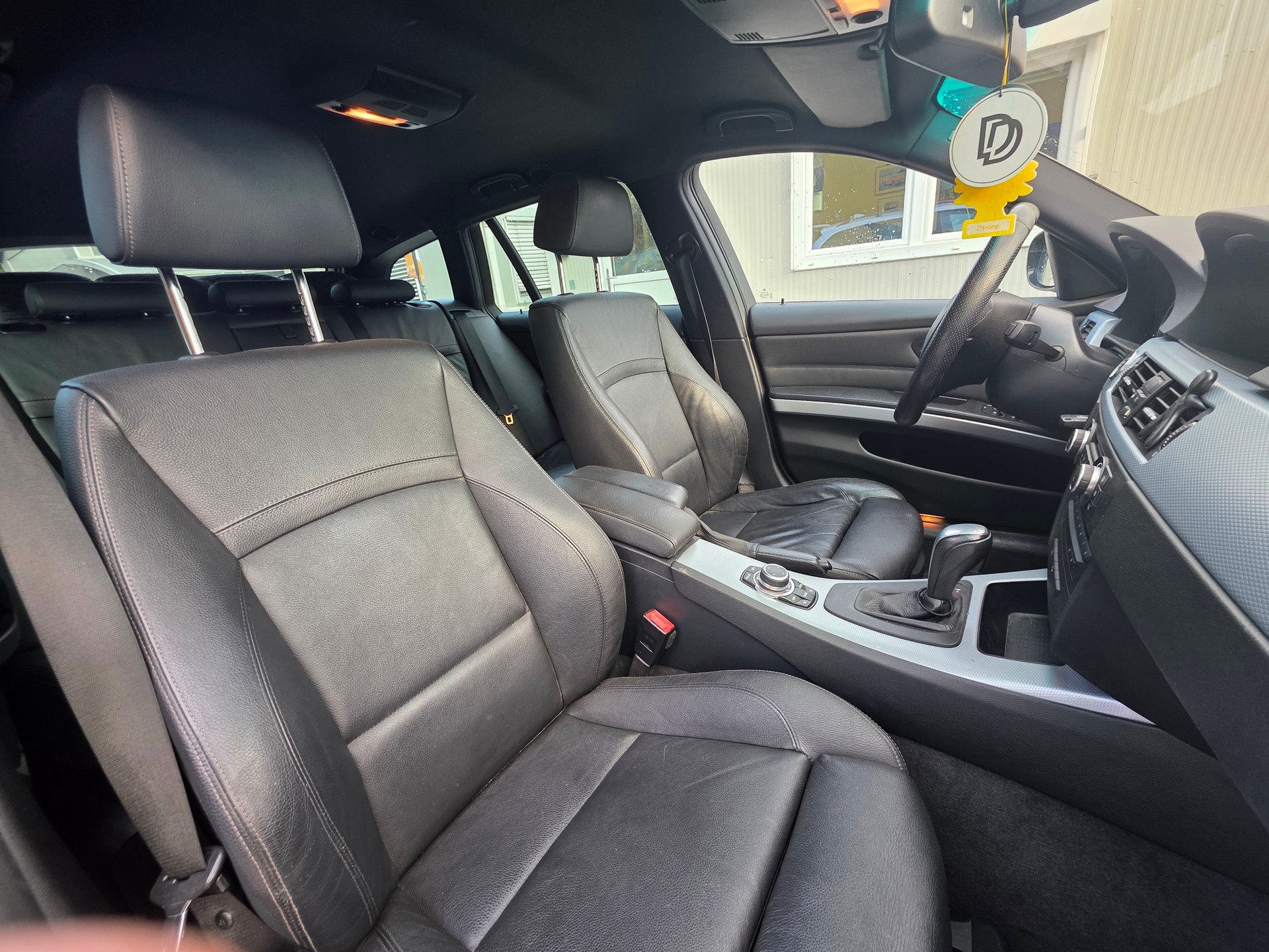 BMW 330i xDrive Touring Steptronic / M-Paket / Frisch ab MFK / Frisch ab Service / Garantie / Lieferung Inklusive-image-12