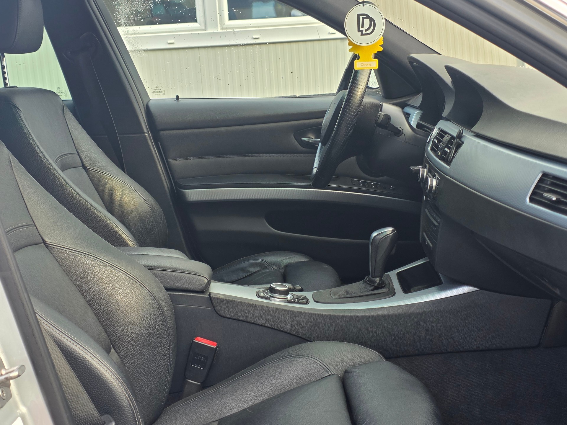 BMW 330i xDrive Touring Steptronic / M-Paket / Frisch ab MFK / Frisch ab Service / Garantie / Lieferung Inklusive-image-11