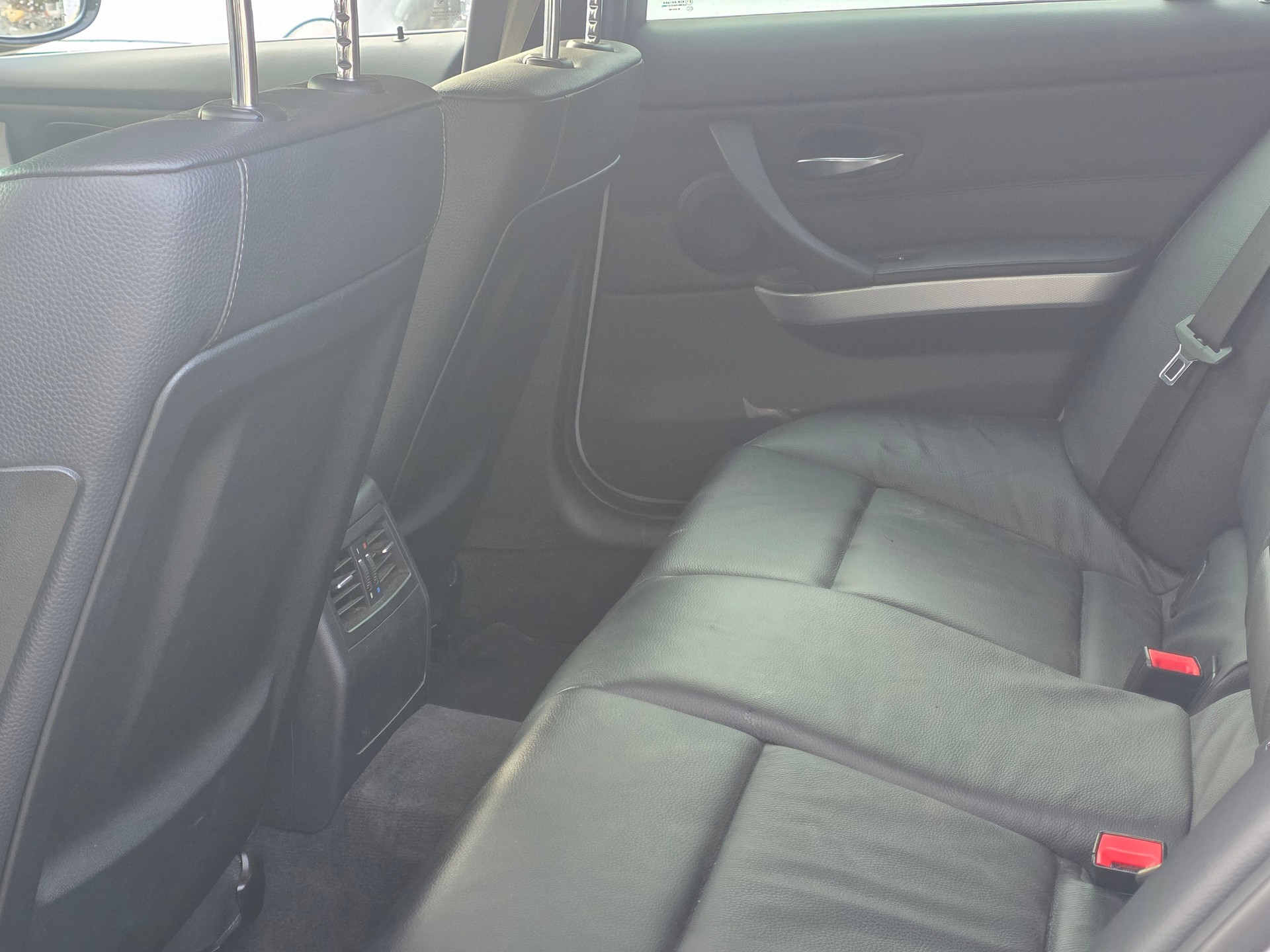 BMW 330i xDrive Touring Steptronic / M-Paket / Frisch ab MFK / Frisch ab Service / Garantie / Lieferung Inklusive-image-15