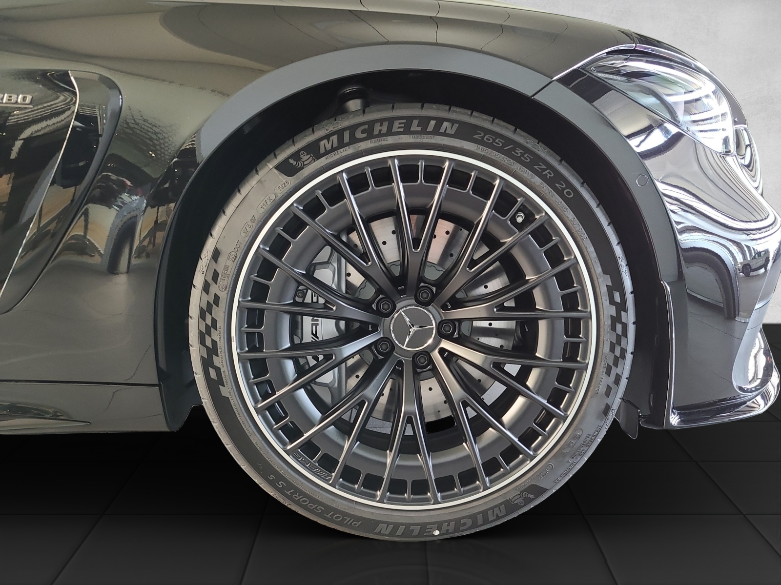 MERCEDES-BENZ CLE AMG 53 Cabrio 4Matic+ 9G-Tronic-image-9