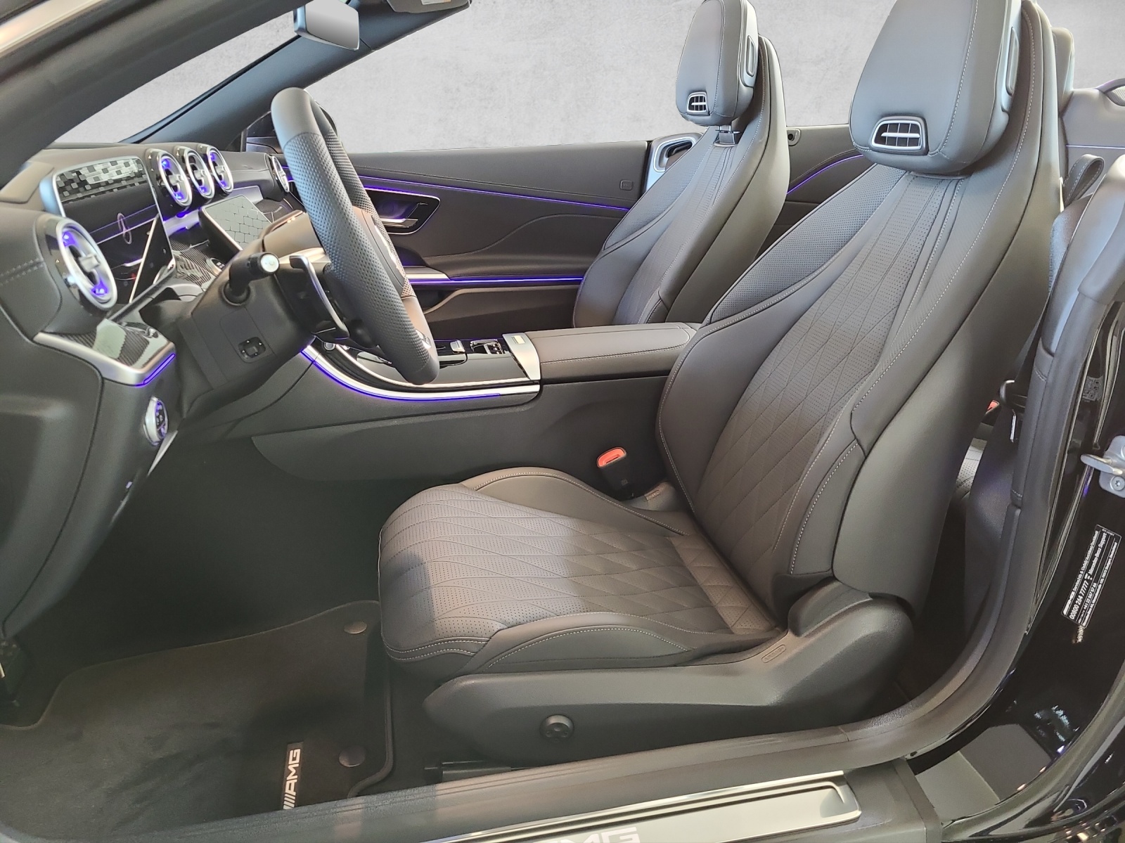 MERCEDES-BENZ CLE AMG 53 Cabrio 4Matic+ 9G-Tronic-image-7