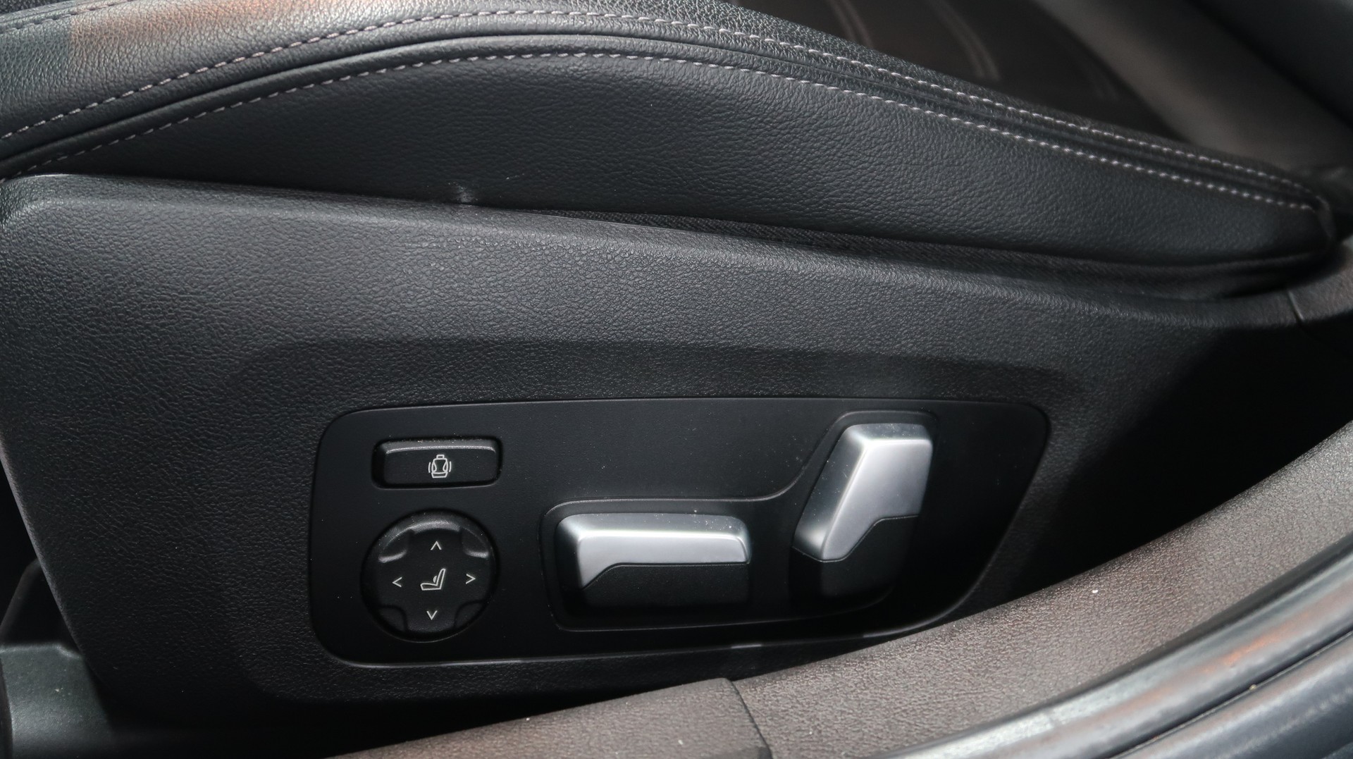 BMW 320d xDrive 48V Touring Sport Line / MFK / CH / GARANTIE-image-27