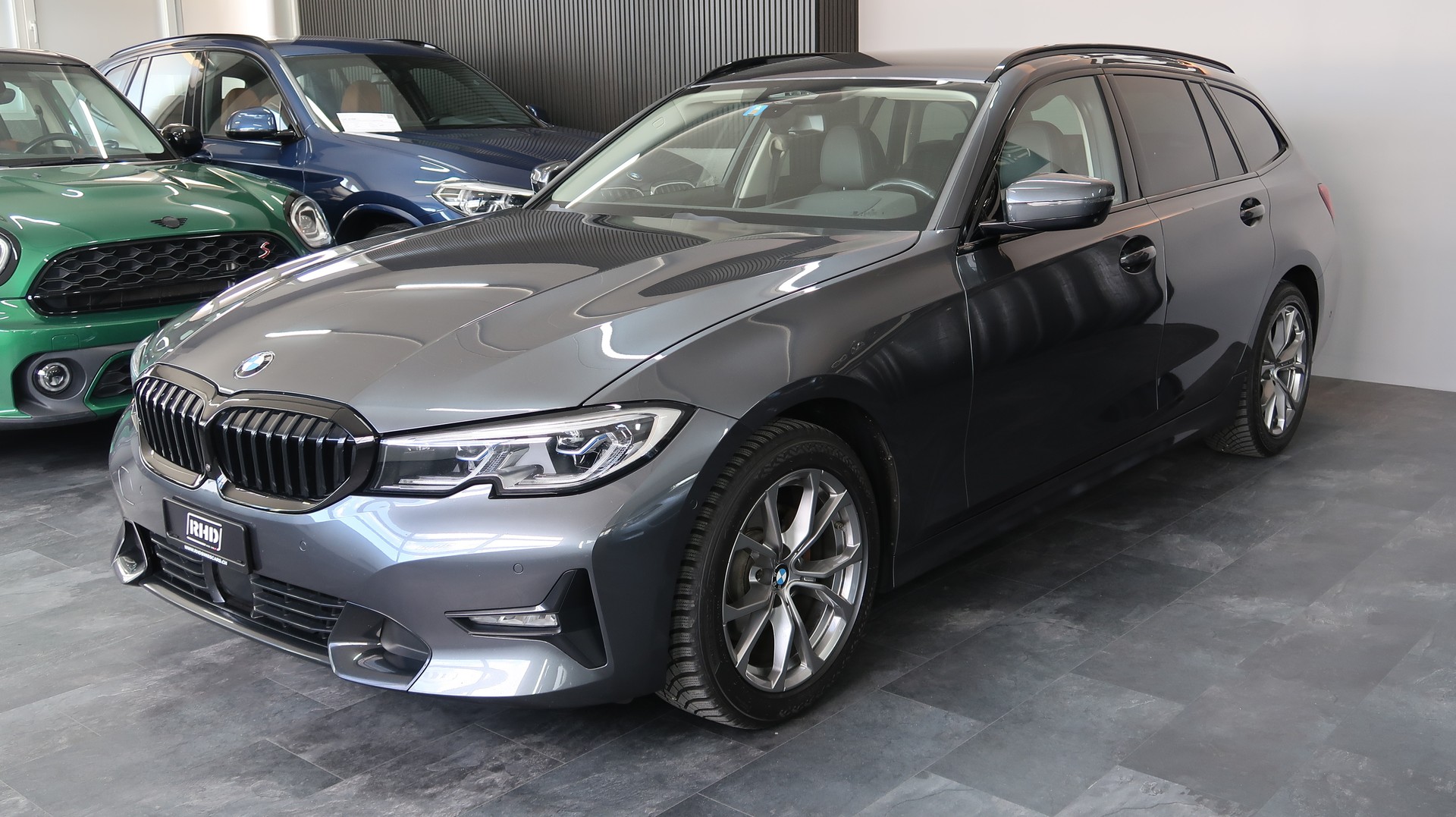 BMW 320d xDrive 48V Touring Sport Line / MFK / CH / GARANTIE-showroom-element-1