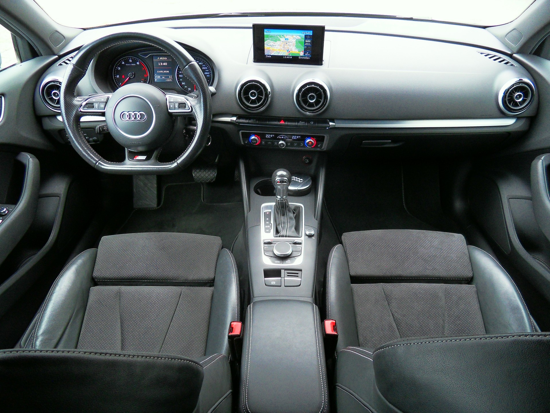 AUDI A3 Limousine 1.4 TFSI Ambiente S-tronic-image-15