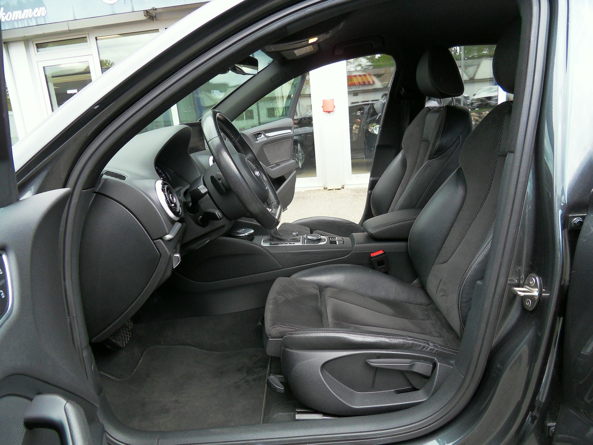 AUDI A3 Limousine 1.4 TFSI Ambiente S-tronic-image-11