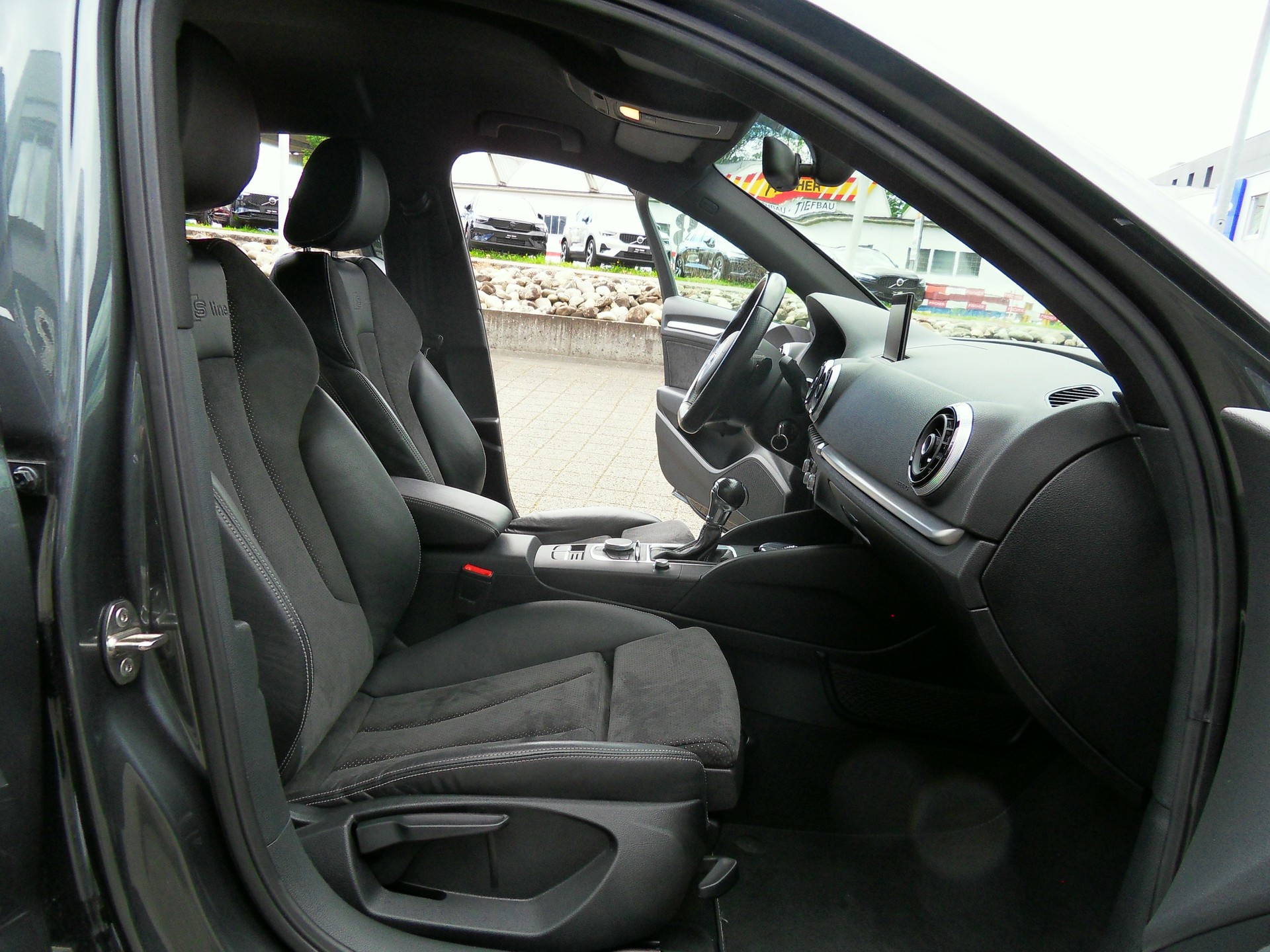 AUDI A3 Limousine 1.4 TFSI Ambiente S-tronic-image-12