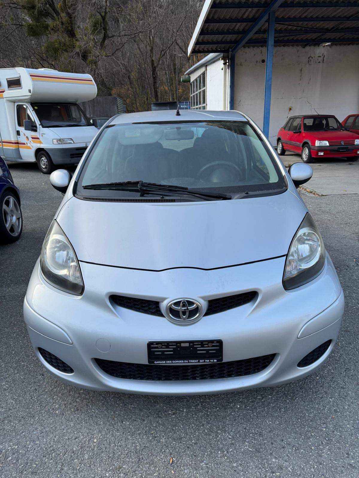 TOYOTA Aygo 1.0 Linea Sol-image-1