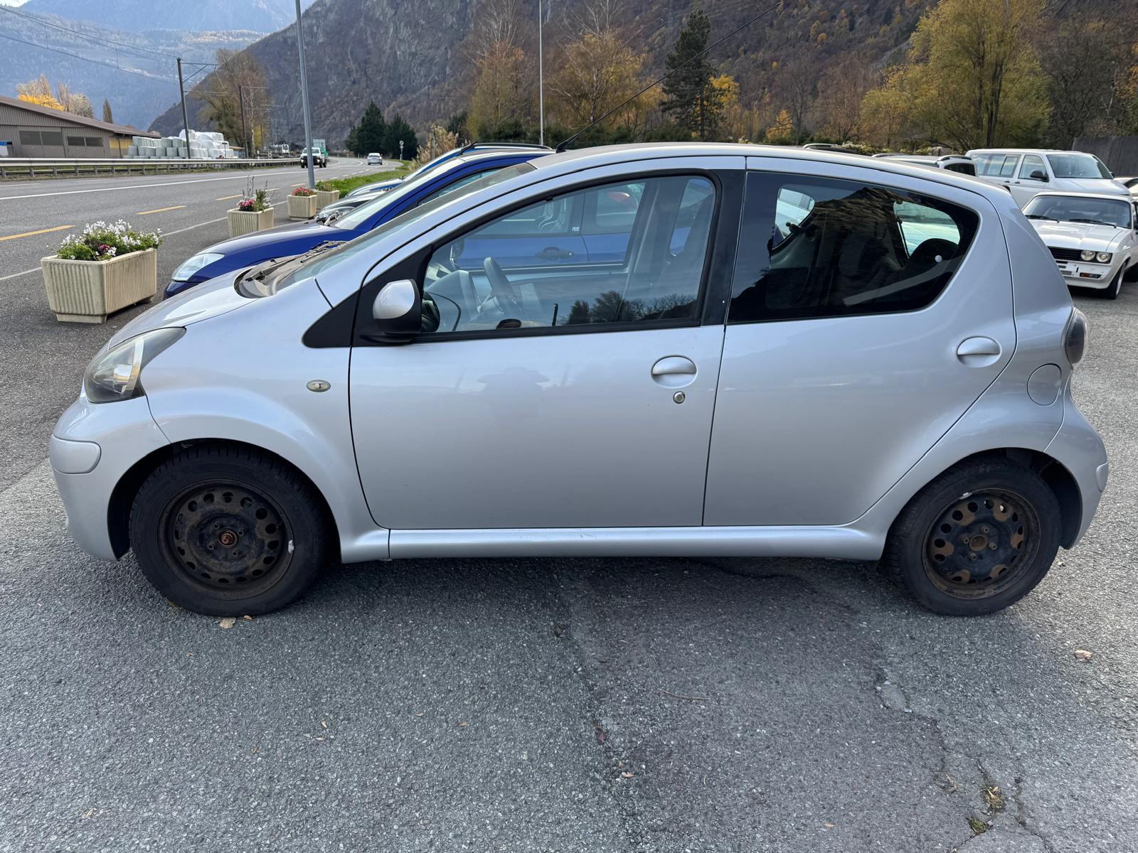 TOYOTA Aygo 1.0 Linea Sol-image-2