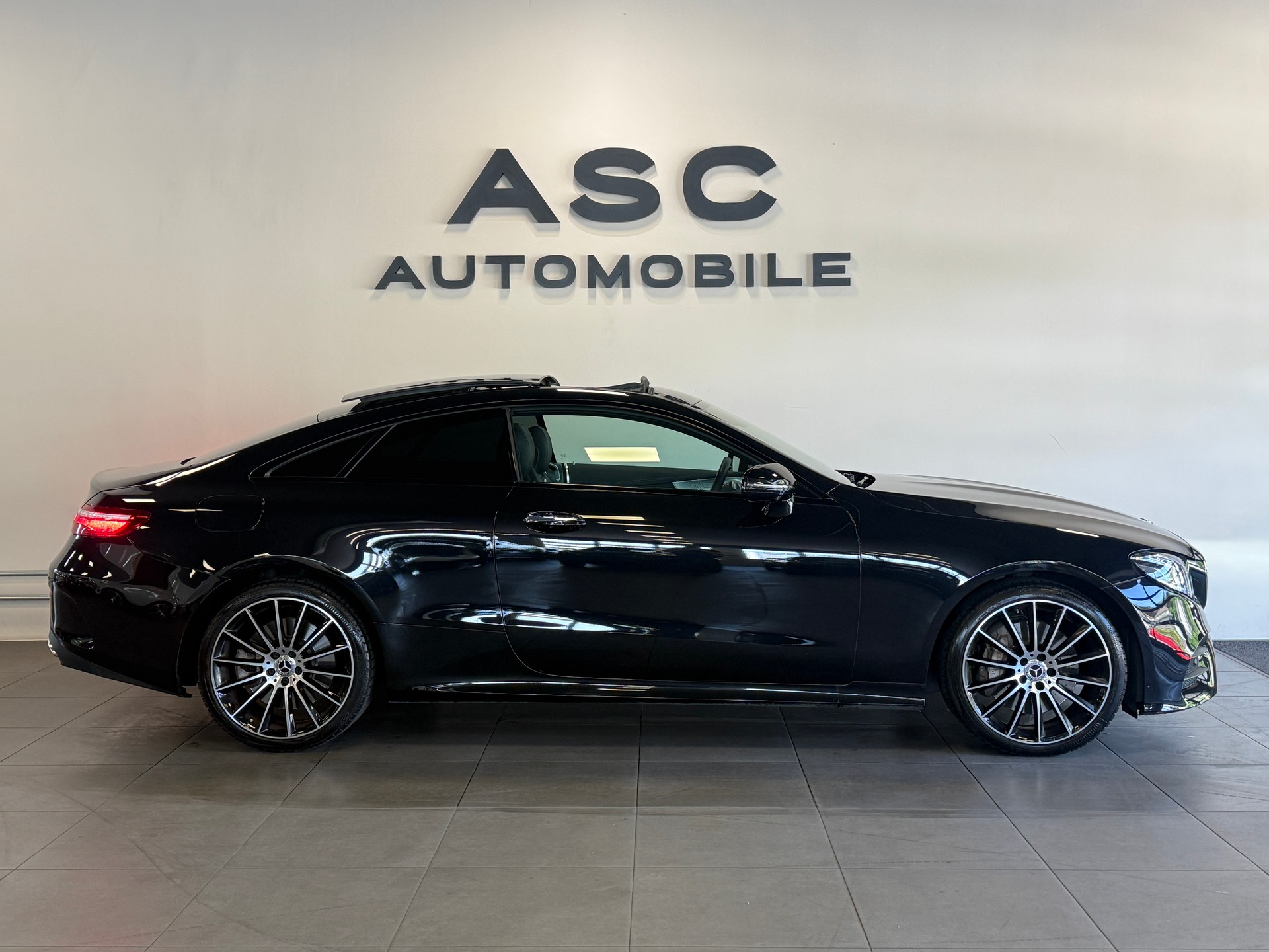 MERCEDES-BENZ E 450 Coupé AMG Line 4 Matic 9G-Tronic Night Paket-showroom-element-1