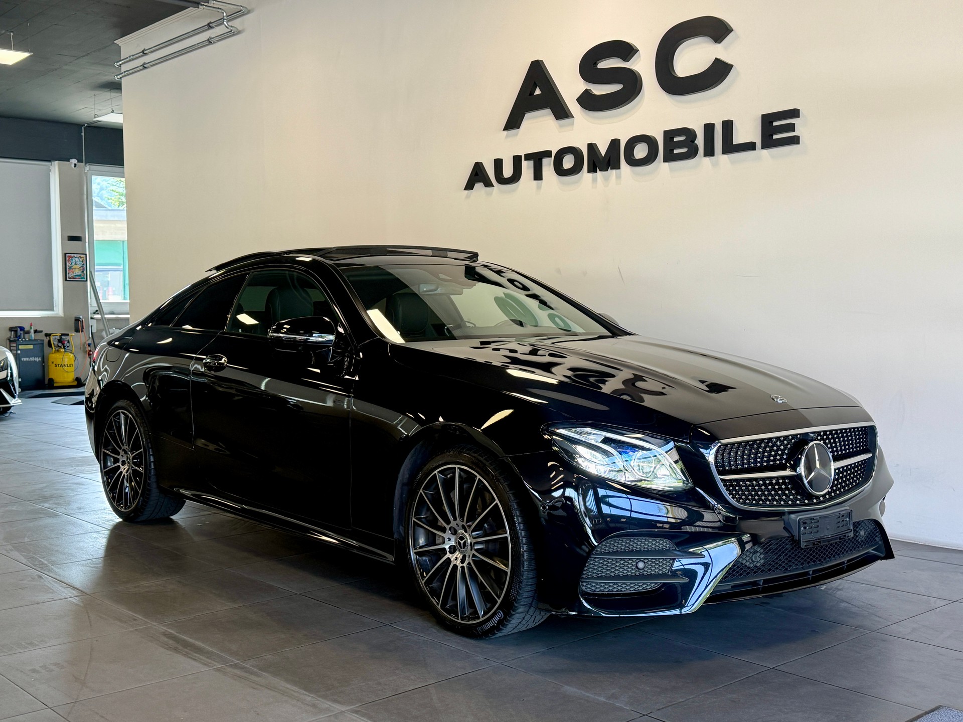 MERCEDES-BENZ E 450 Coupé AMG Line 4 Matic 9G-Tronic Night Paket