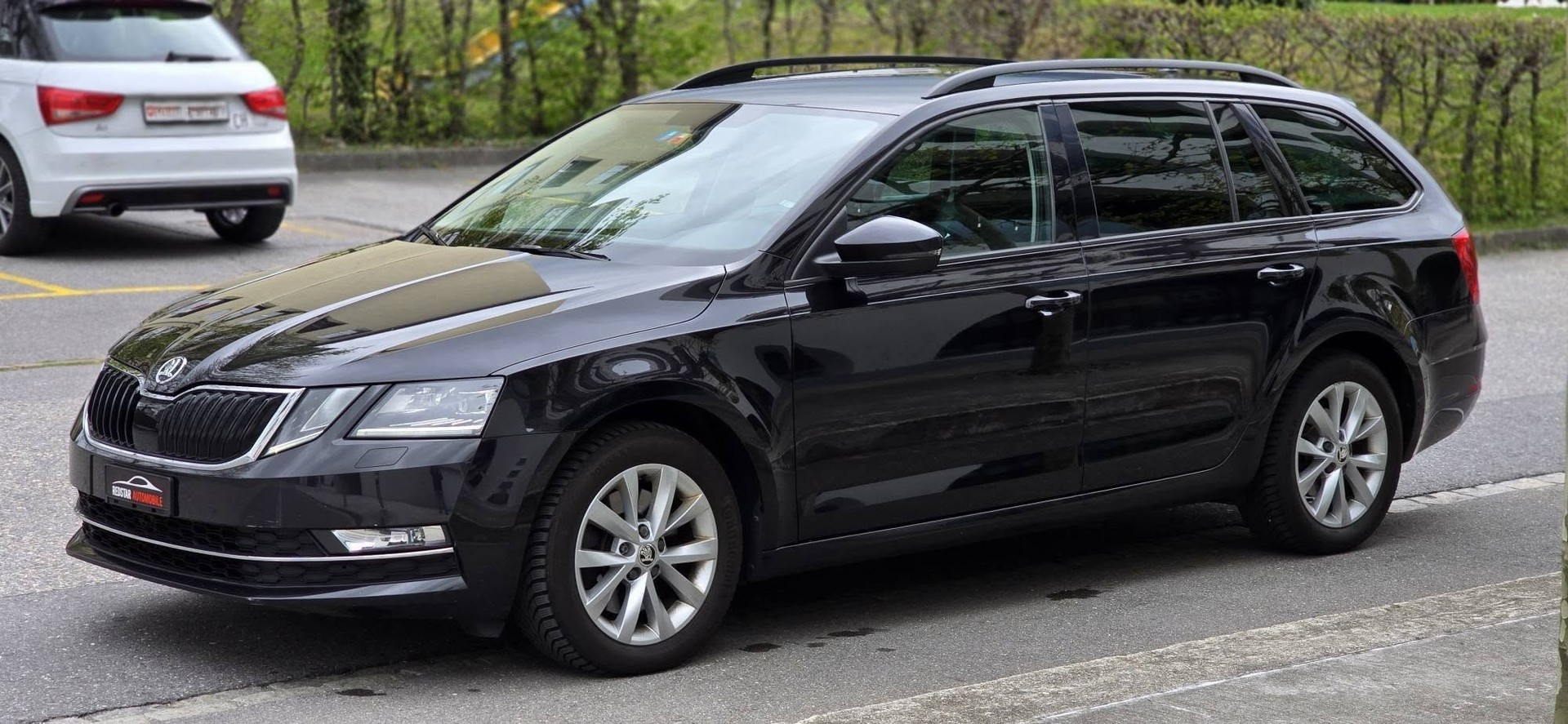 SKODA Octavia Combi 2.0 TDI Style 4x4 DSG-image-9