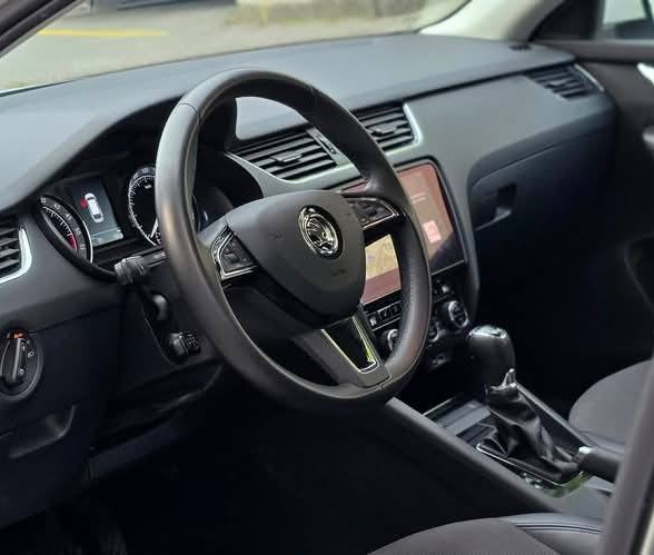 SKODA Octavia Combi 2.0 TDI Style 4x4 DSG-image-11