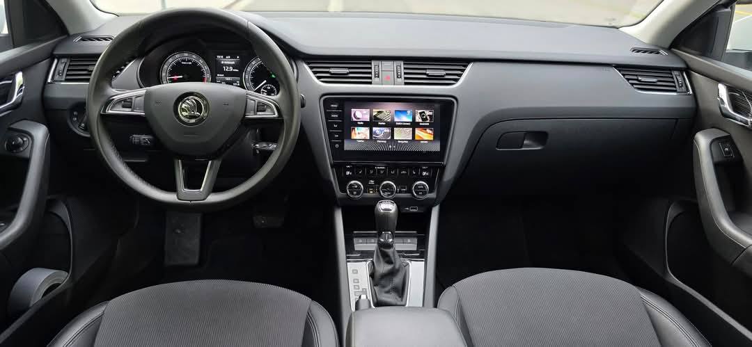 SKODA Octavia Combi 2.0 TDI Style 4x4 DSG-image-12
