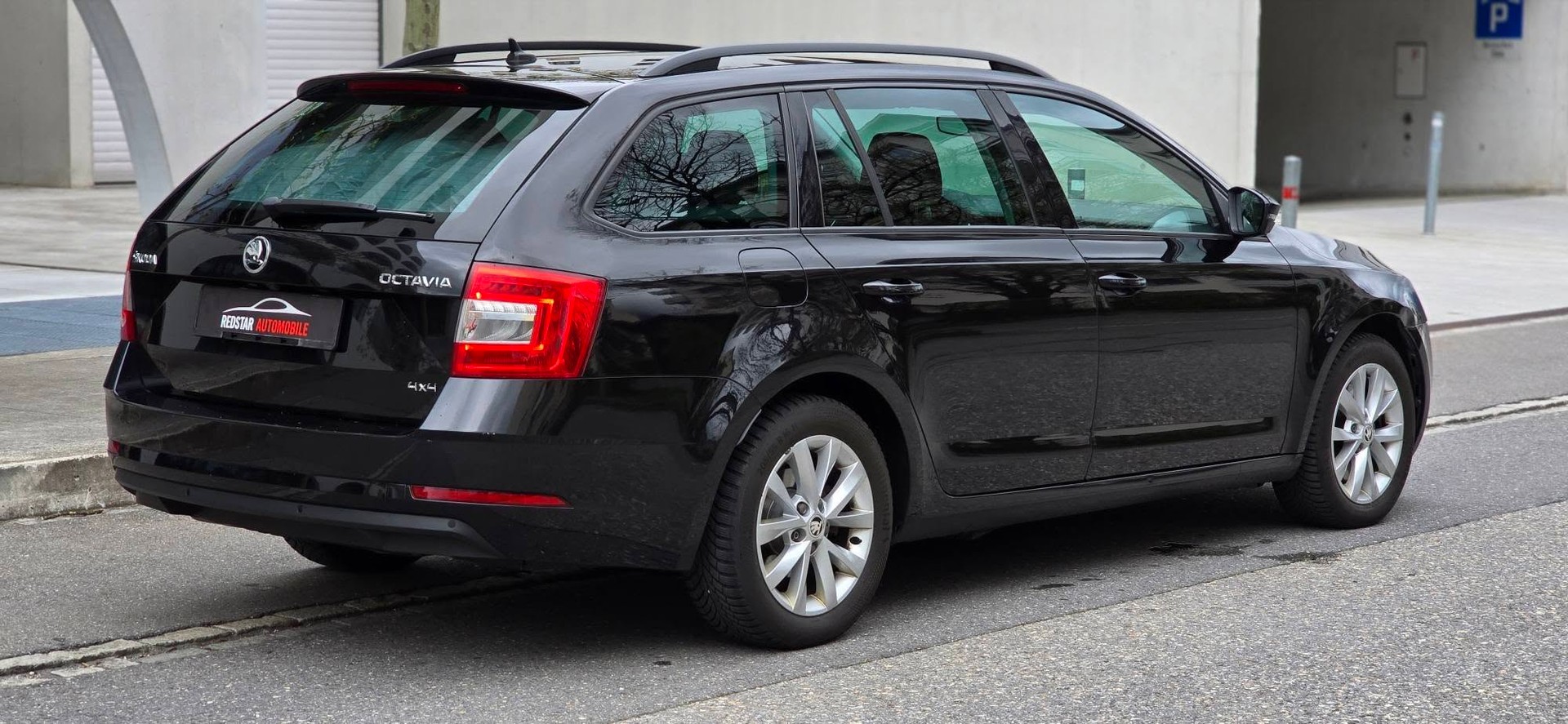 SKODA Octavia Combi 2.0 TDI Style 4x4 DSG-image-4