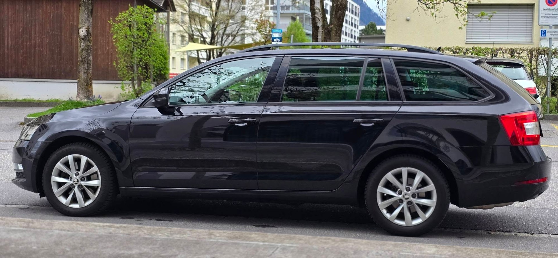 SKODA Octavia Combi 2.0 TDI Style 4x4 DSG-image-8