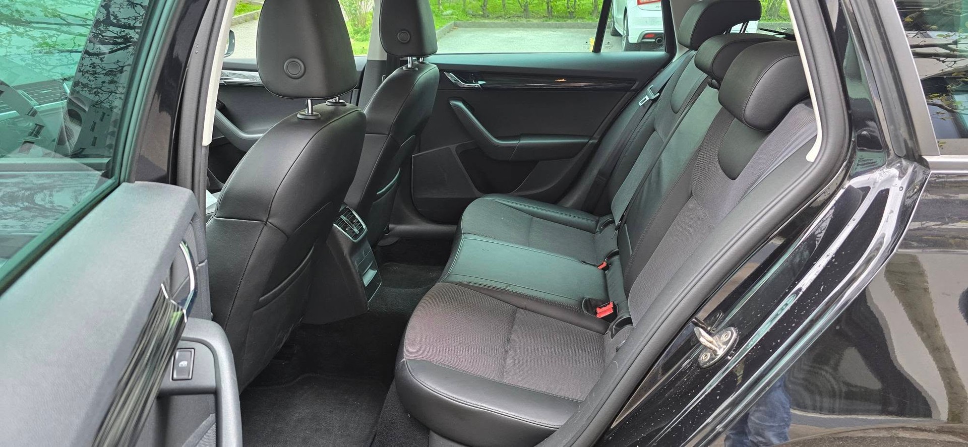 SKODA Octavia Combi 2.0 TDI Style 4x4 DSG-image-14