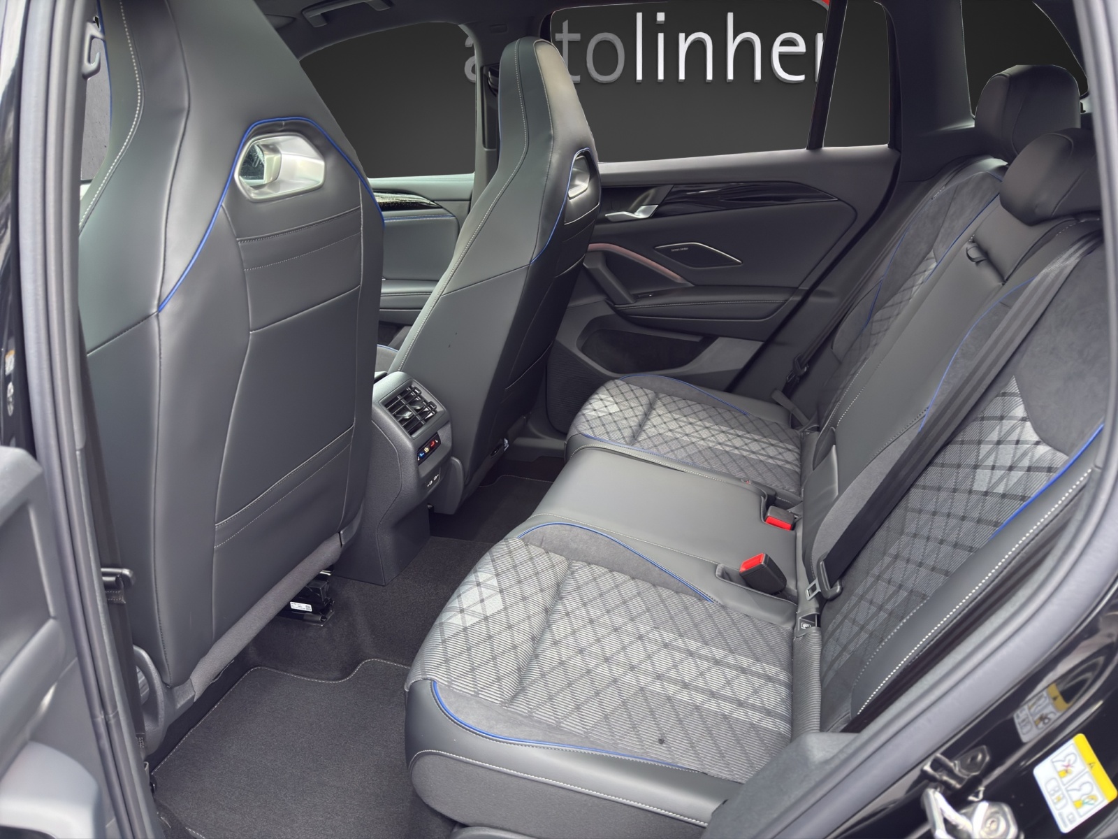 VW Tiguan 2.0 TDI SCR R-Line 4Motion DSG-image-8