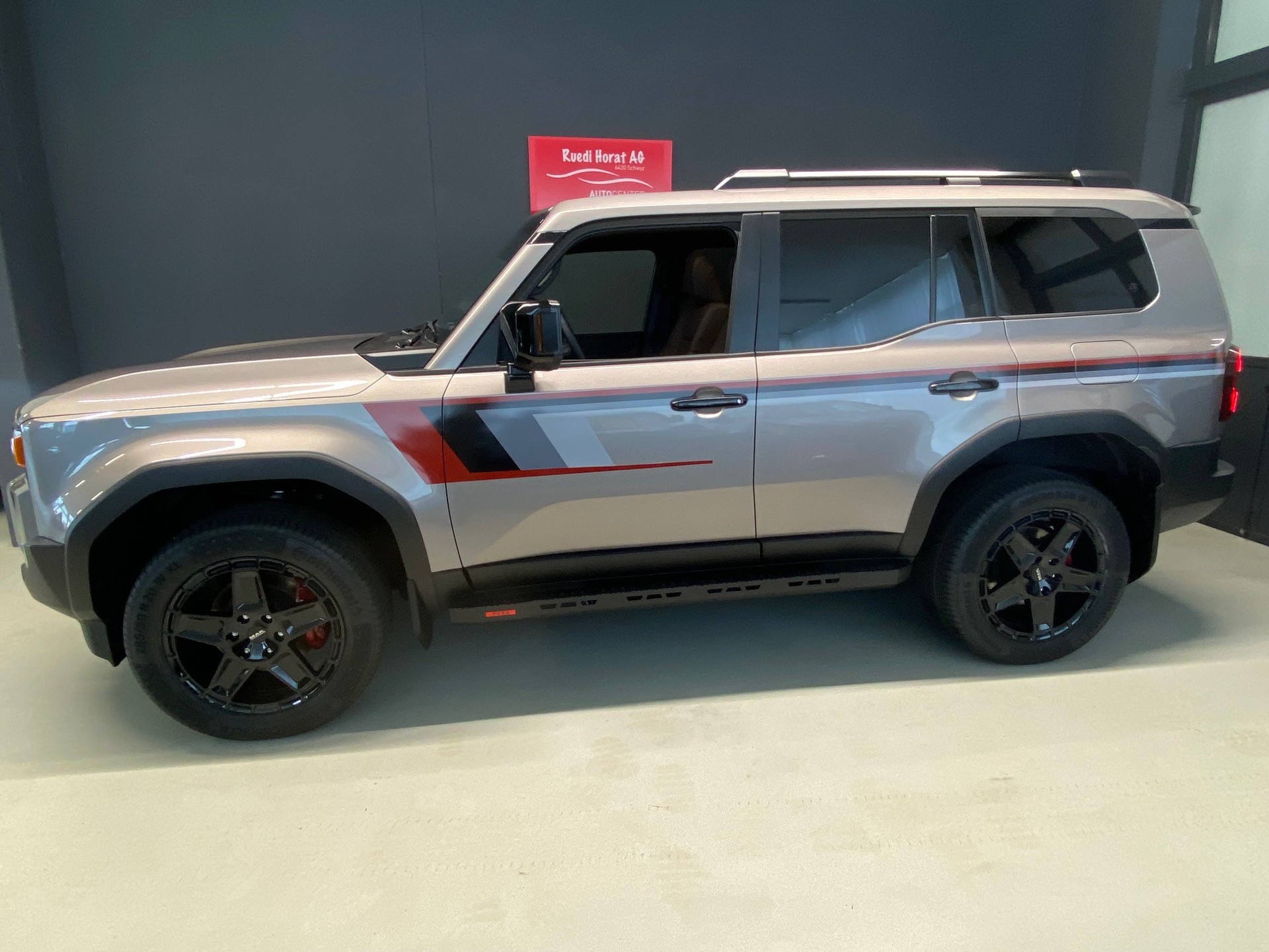 TOYOTA Land Cruiser 2.8 D 48V Invincible-showroom-element-1