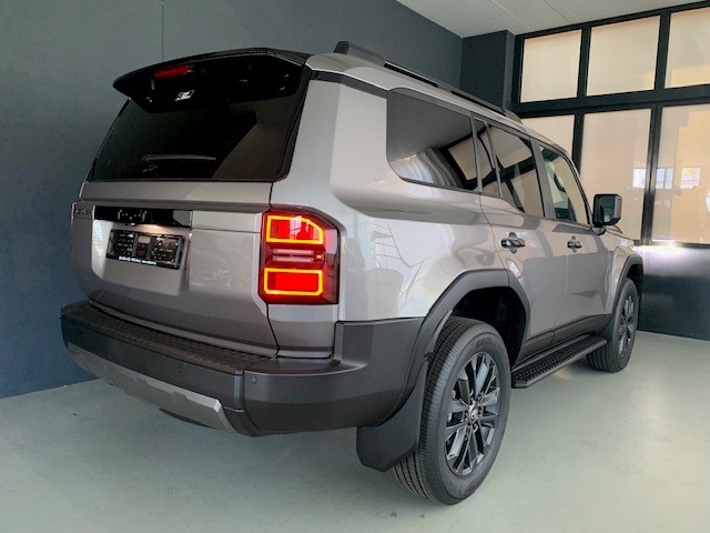 TOYOTA Land Cruiser 2.8 D 48V Invincible-showroom-element-3